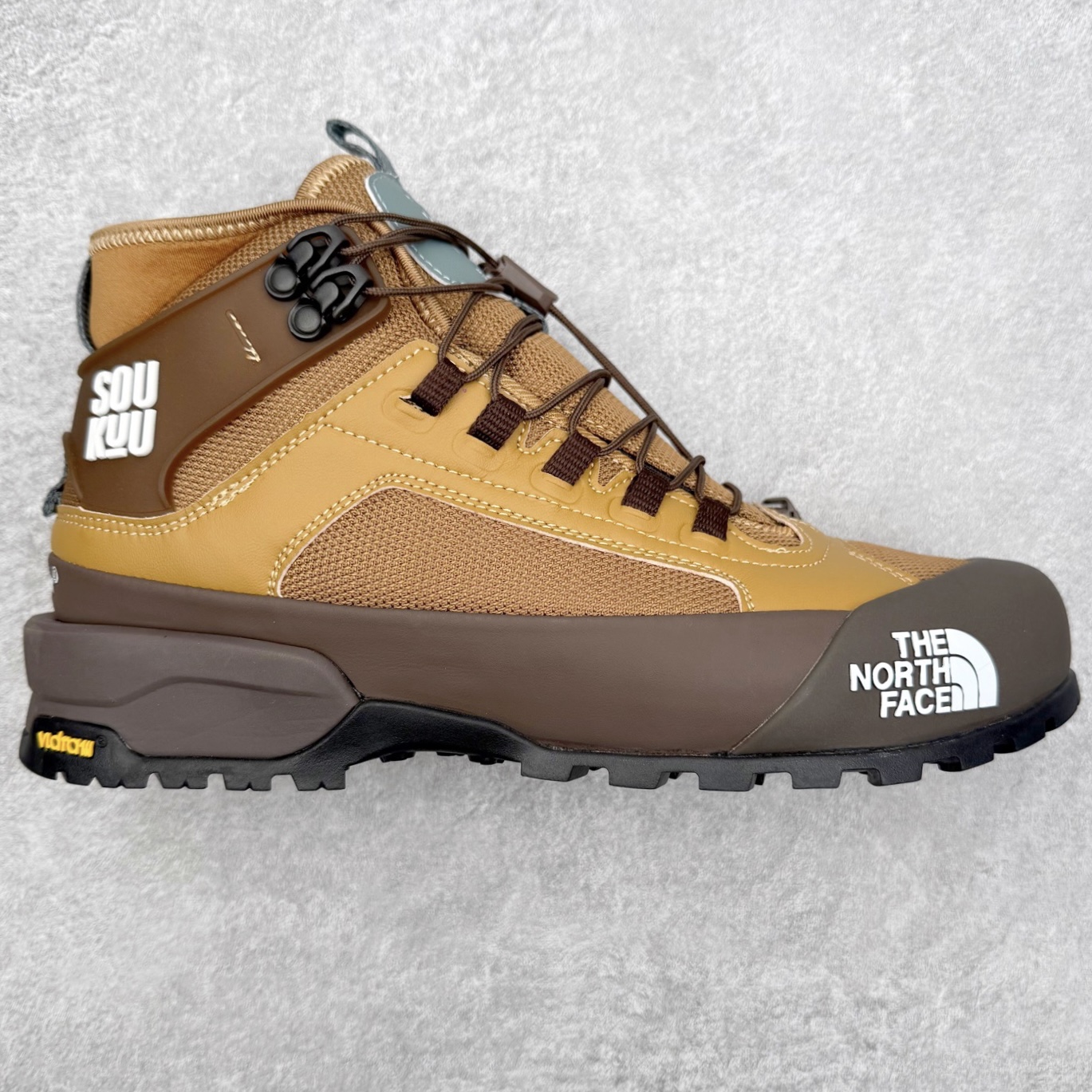 北面THE NORTH FACE GLENCLYFFE Soukuu Tnf 舒适耐用 防滑耐磨 高帮 户外功能鞋 专业户外登山品牌（北面）The North Face自1966年创立，由两位热爱登山徒步的年轻登山者于美西旧金山开创，不断透过研发与创新，并且将最先进的技术结合在服装与鞋款设计，生产多种外型帅气且专业能力非常强的户外运动装备而备受欢迎。尺码：36-45-选品中心