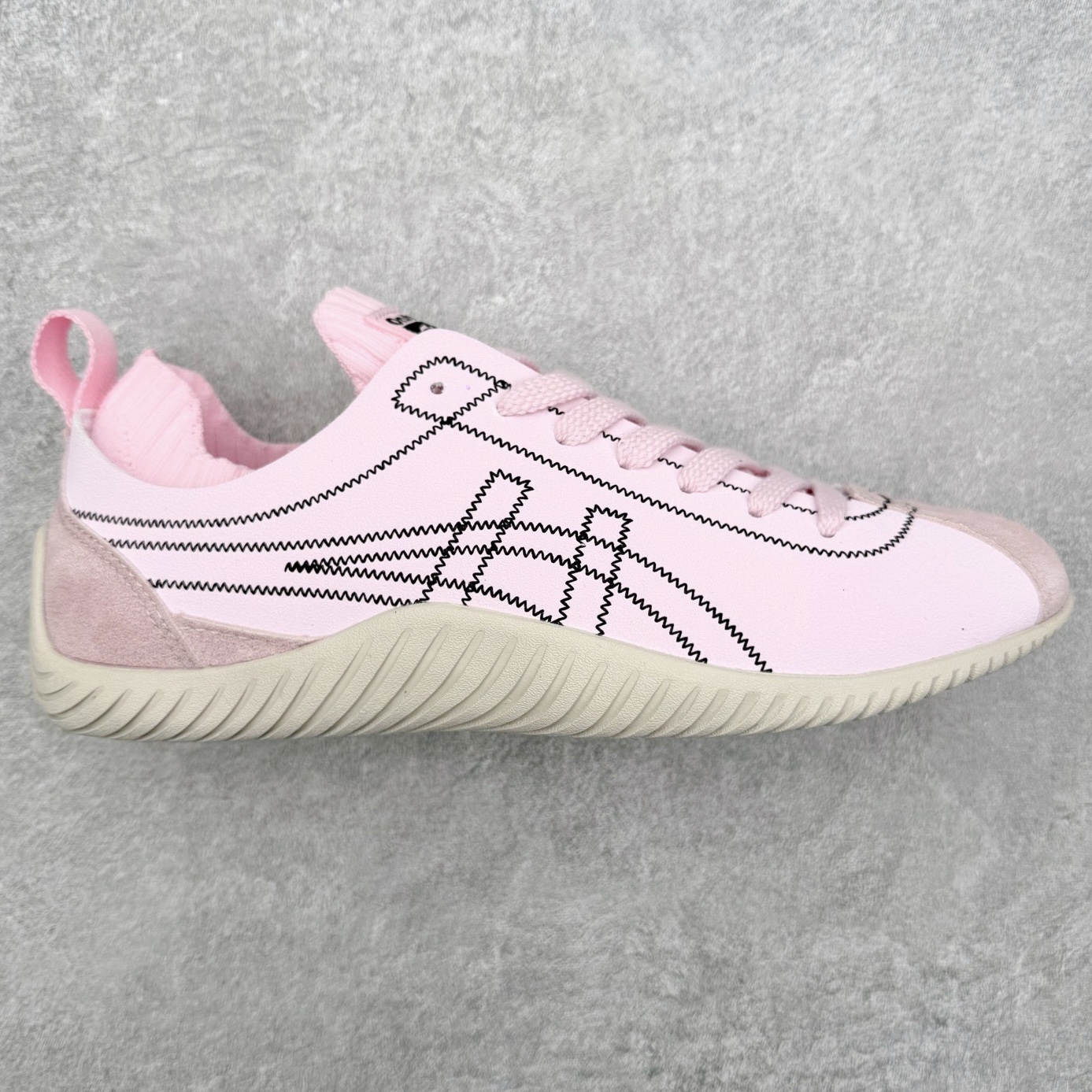 Onitsuka Tiger 鬼塚虎 Sclaw 轻便舒适防滑耐磨透气支撑吸汗低帮生活休闲鞋 低帮设计简洁利落 流畅的线条勾勒出随性的风格 鞋口织物收口 经典鞋袜一体 明线设计标志性logo 采用织物和柔软皮革拼接 时尚质感满满 防磨耐磨大底 上脚轻便舒适 尺码：36 37 37.5 38 39 39.5 40 40.5 41.5 42 42.5 43.5 44 45-选品中心