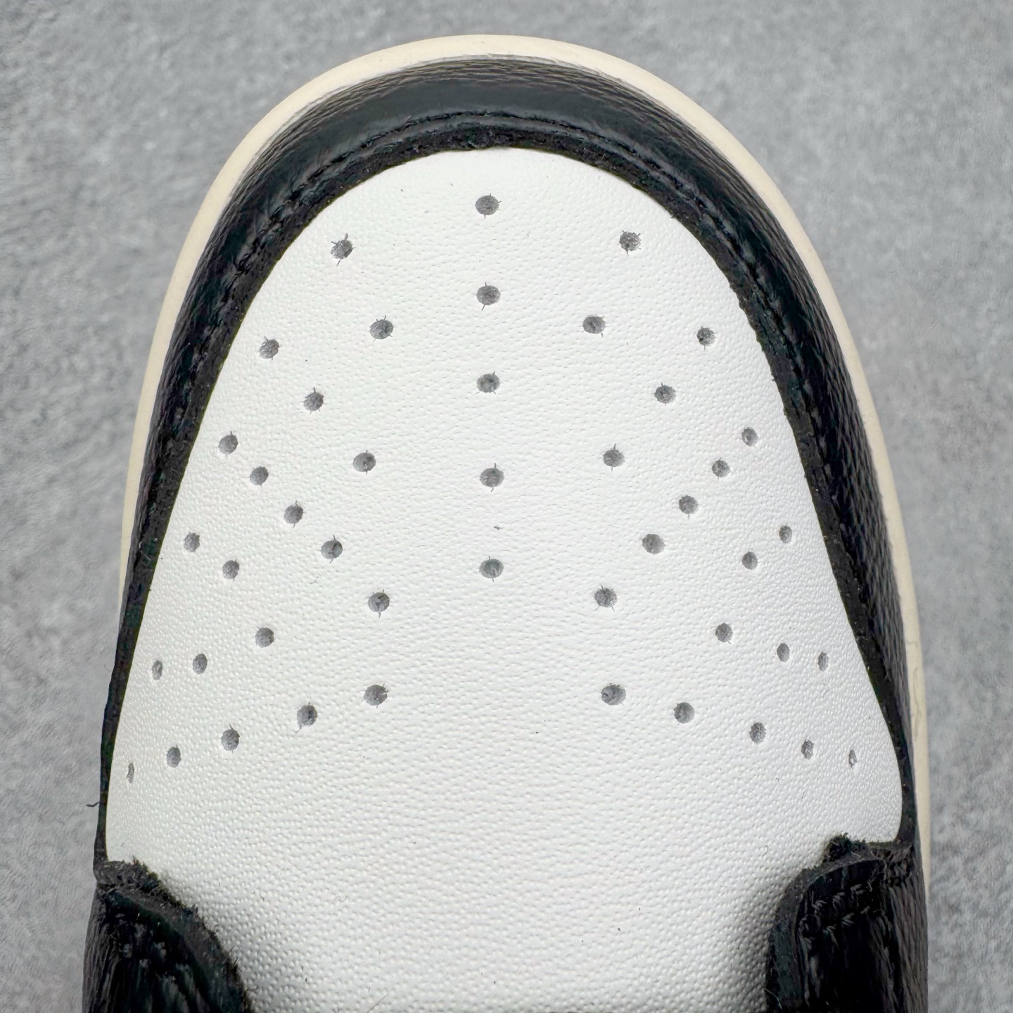 图片[13]-NK Dunk Low 黑白熊猫3.0 HQ7487-100 实力大厂出品 新配色陆续开发 利润个位数只为口碑 全套原纸板楦头开发 确保原汁原味 完美呈现DUNK版型 一比一鞋头弧度高度鞋身弧度 此版本只针对中端市场 皮料材质有所更替 其他数据细节工艺流程均保持一致 绝不口嗨 细节品控鞋型随意对比 独家私模官方第六代原厂航空铝磨具打磨大底 鞋头坡度极致还原 无解鞋型 原盒原配 圈内天花板工艺 原厂玻璃冲刀 超高清洁度 全鞋零毛边皮料切割 原厂中底布点胶 中底布拉帮走线遵循公司 尺码：36 36.5 37.5 38 38.5 39 40 40.5 41 42 42.5 43 44 44.5 45 46-选品中心