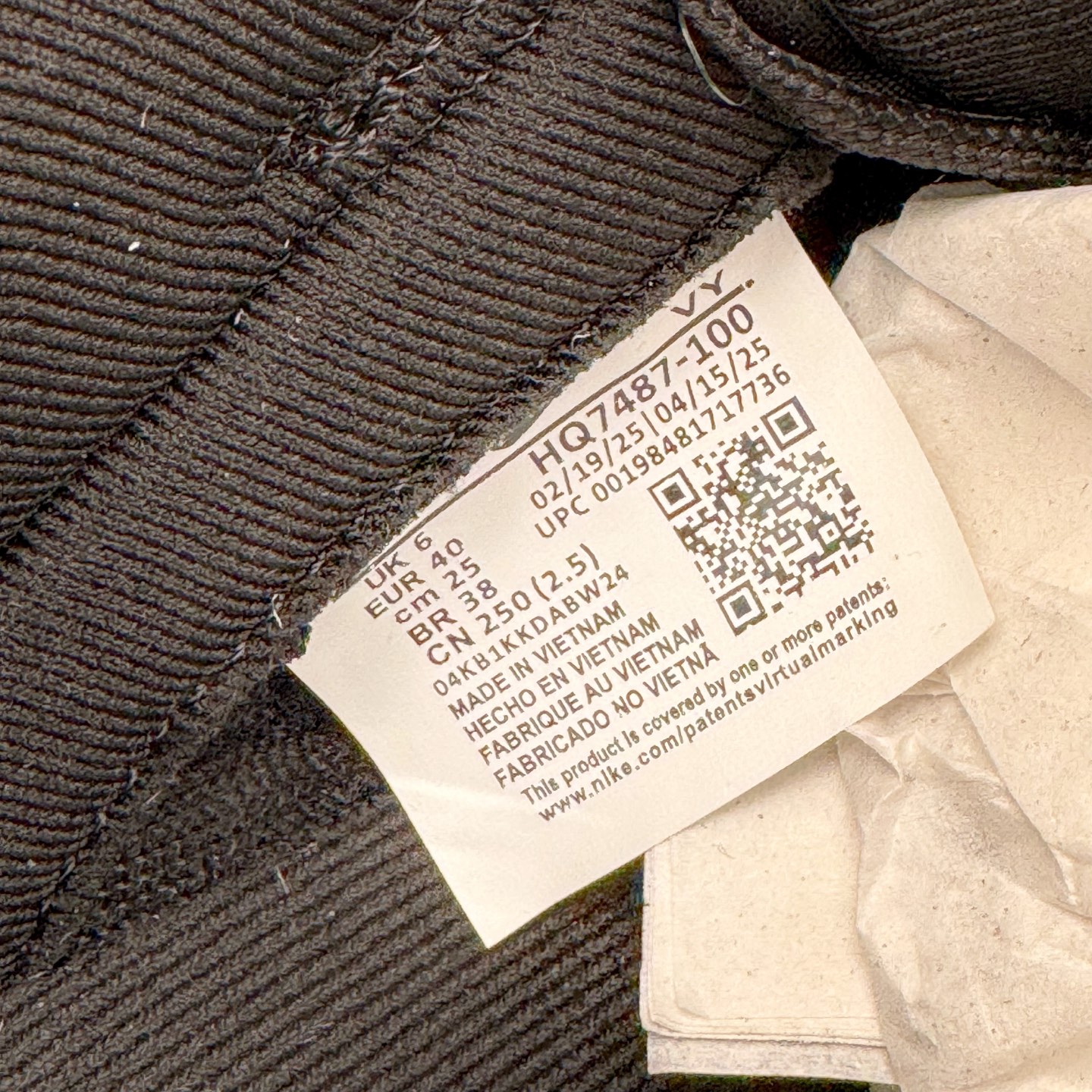 图片[17]-NK Dunk Low 黑白熊猫3.0 HQ7487-100 实力大厂出品 新配色陆续开发 利润个位数只为口碑 全套原纸板楦头开发 确保原汁原味 完美呈现DUNK版型 一比一鞋头弧度高度鞋身弧度 此版本只针对中端市场 皮料材质有所更替 其他数据细节工艺流程均保持一致 绝不口嗨 细节品控鞋型随意对比 独家私模官方第六代原厂航空铝磨具打磨大底 鞋头坡度极致还原 无解鞋型 原盒原配 圈内天花板工艺 原厂玻璃冲刀 超高清洁度 全鞋零毛边皮料切割 原厂中底布点胶 中底布拉帮走线遵循公司 尺码：36 36.5 37.5 38 38.5 39 40 40.5 41 42 42.5 43 44 44.5 45 46-选品中心