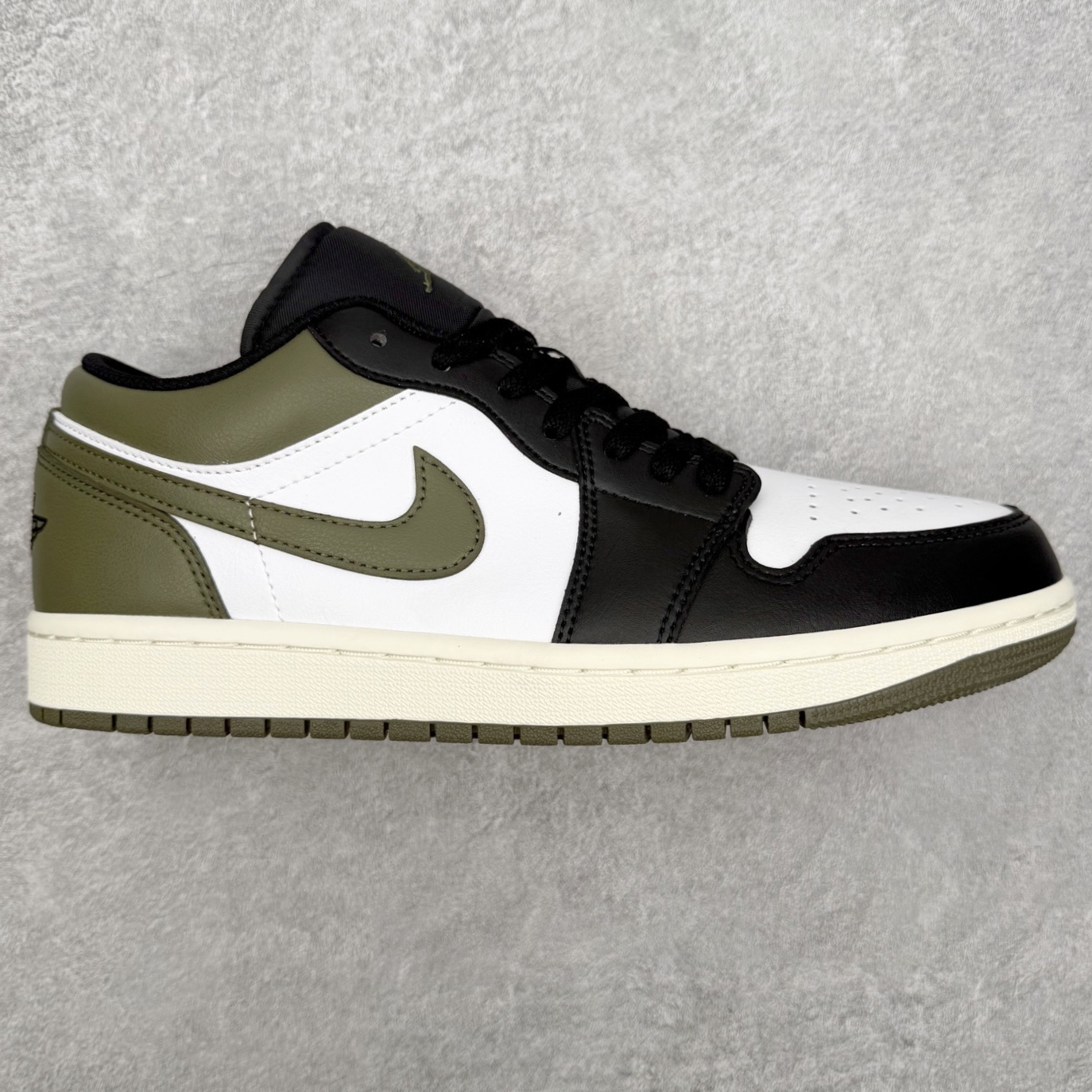 ＃小DT Air Jordan AJ1 Low 低帮系列 全新流水线出品 超强性价比 DT版本平替选择 市场第二梯队 全部原鞋开发 原楦原纸板开发 全鞋电脑针车 原厂内置全掌气垫 原盒内在原标 唯一Zp原版鞋带绑法 免检产品 全新2022版型 全头层皮料 完美零毛边处理 原厂配置全掌气垫 价格定位良心 几十个配色陆续出货 实拍调校N版已经零色差零失真 百分百还原实物色彩所见即所得 不存在货不对板色差等低级问题 选购参考实物拍摄 不混卖不参货 只用心做好货严格选品 承诺混一赔十 尺码：36 36.5 37.5 38 38.5 39 40 40.5 41 42 42.5 43 44 44.5 45 46-选品中心