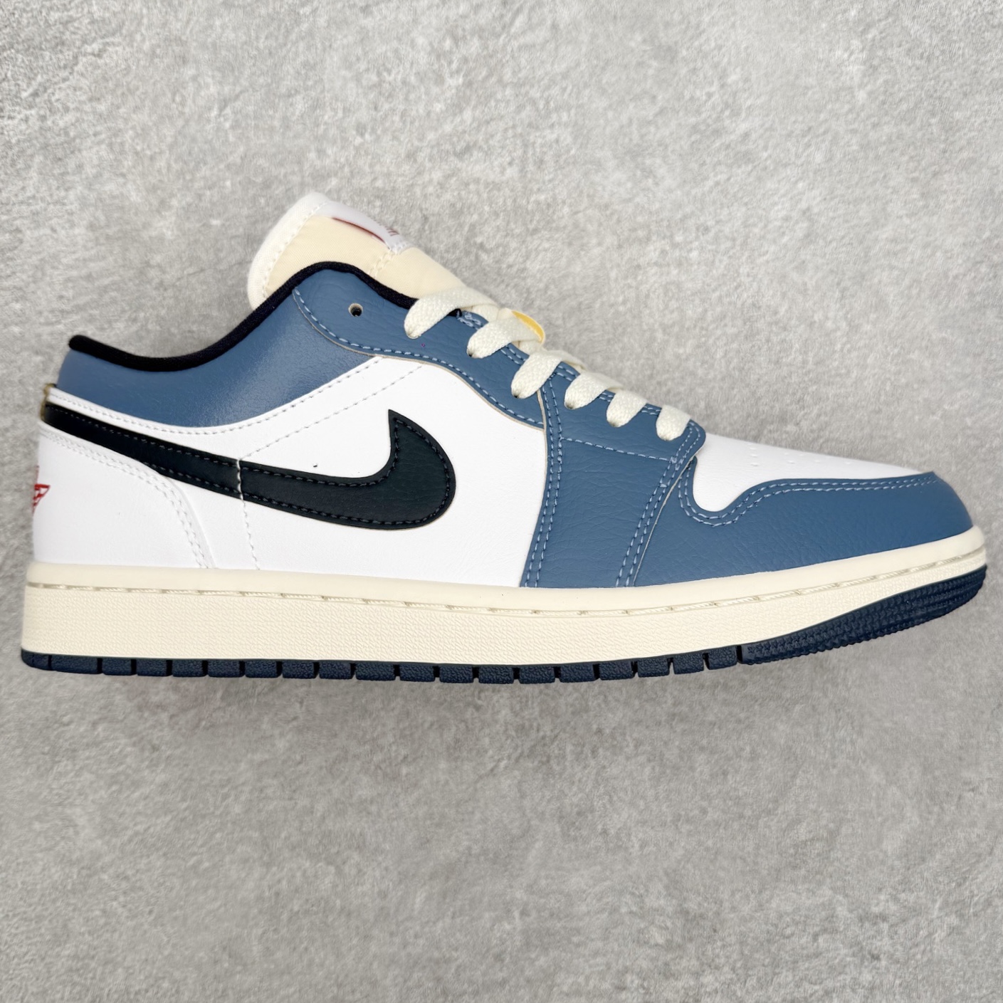 ＃小DT Air Jordan AJ1 Low 低帮系列 全新流水线出品 超强性价比 DT版本平替选择 市场第二梯队 全部原鞋开发 原楦原纸板开发 全鞋电脑针车 原厂内置全掌气垫 原盒内在原标 唯一Zp原版鞋带绑法 免检产品 全新2022版型 全头层皮料 完美零毛边处理 原厂配置全掌气垫 价格定位良心 几十个配色陆续出货 实拍调校N版已经零色差零失真 百分百还原实物色彩所见即所得 不存在货不对板色差等低级问题 选购参考实物拍摄 不混卖不参货 只用心做好货严格选品 承诺混一赔十 尺码：36 36.5 37.5 38 38.5 39 40 40.5 41 42 42.5 43 44 44.5 45 46-选品中心