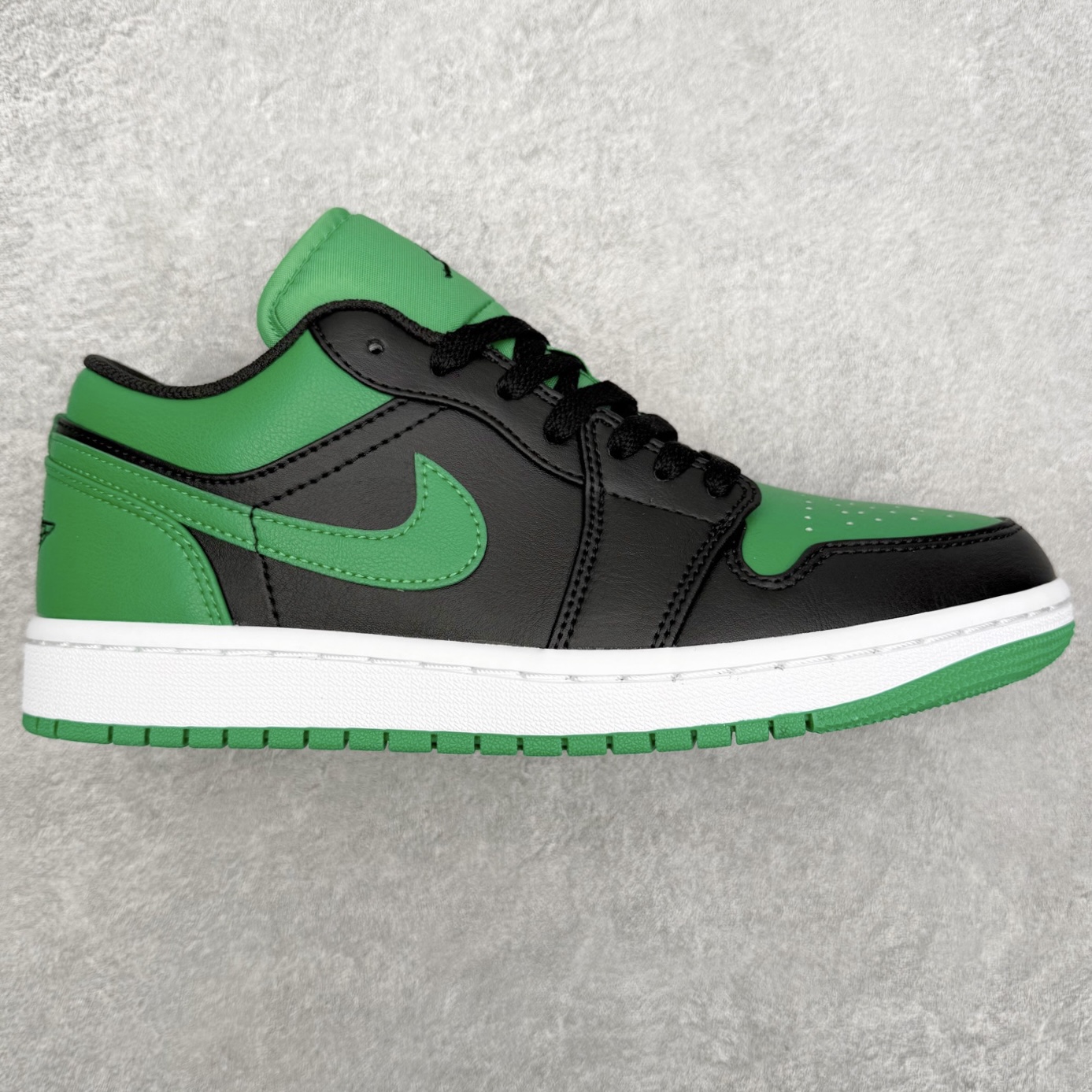 ＃小DT Air Jordan AJ1 Low 低帮系列 全新流水线出品 超强性价比 DT版本平替选择 市场第二梯队 全部原鞋开发 原楦原纸板开发 全鞋电脑针车 原厂内置全掌气垫 原盒内在原标 唯一Zp原版鞋带绑法 免检产品 全新2022版型 全头层皮料 完美零毛边处理 原厂配置全掌气垫 价格定位良心 几十个配色陆续出货 实拍调校N版已经零色差零失真 百分百还原实物色彩所见即所得 不存在货不对板色差等低级问题 选购参考实物拍摄 不混卖不参货 只用心做好货严格选品 承诺混一赔十 尺码：36 36.5 37.5 38 38.5 39 40 40.5 41 42 42.5 43 44 44.5 45 46-选品中心