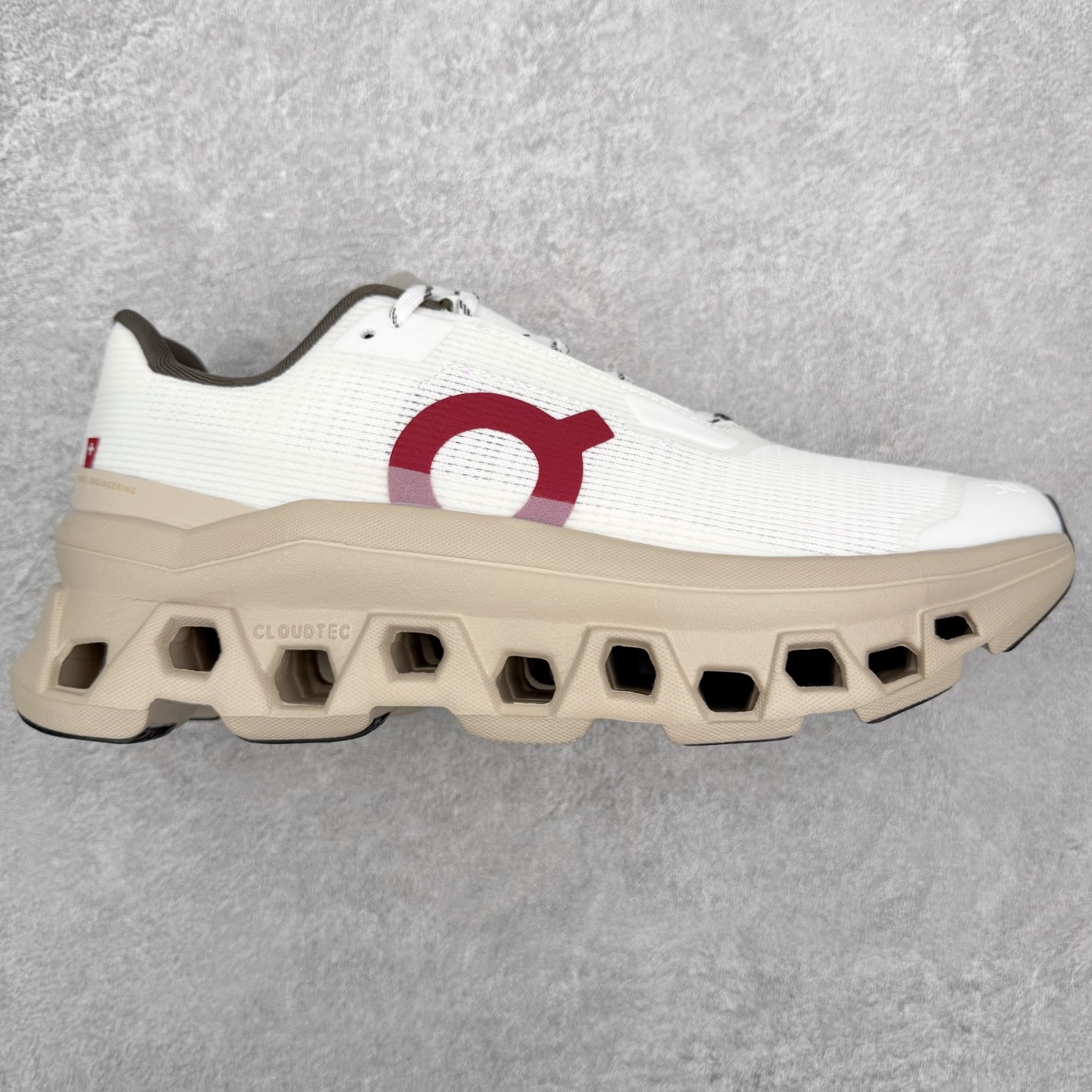 On昂跑 Cloudmonster Void CNY马年限定 舒适贴合跑步鞋 此运动品牌 开创于2010年 缓震着陆、强效回弹、轻柔质感的设计构思始终是ON研制关键 与此同时基于“为全球提供革新性的跑步感受”信念 陆续推出了多款跑鞋及其以专业运动人体跑步工程学为设计关键的功能性跑步服饰设备 让跑者不费力气地畅快畅跑 尺码：36 36.5 37.5 38 38.5 39 40 40.5 41 42 42.5 43 44 44.5 45-选品中心