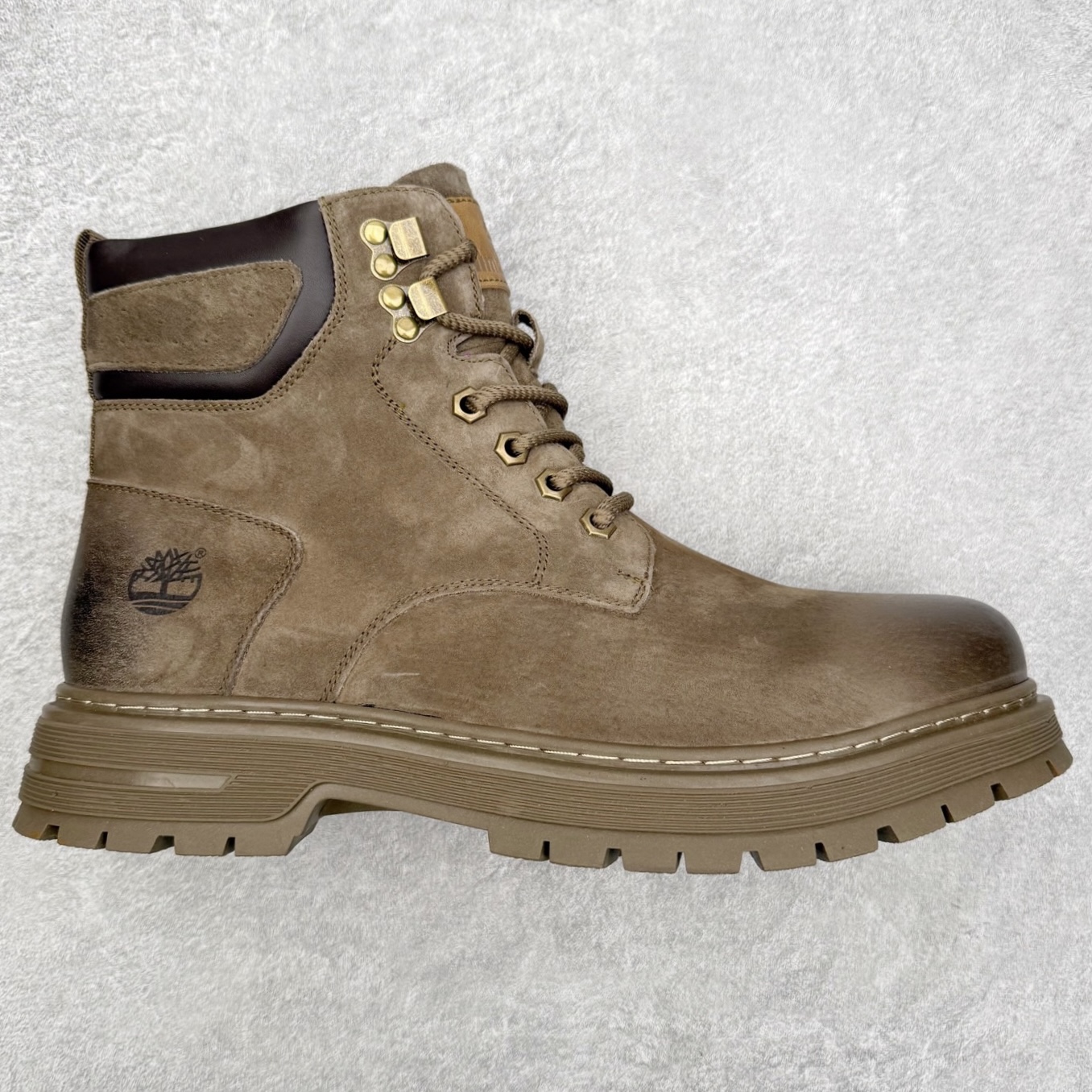 Timberland添柏岚/天伯伦 秋冬新品 秋冬必备户外休闲大黄靴系列#广东大厂品质 原盒原包装 时尚潮流搭配 面料采用意大利🇮🇹顶级磨砂细纹牛皮 轻质大底 搭配防臭防腐真皮乳胶鞋垫 大底到五金都是代工厂原材料制作 同原版固特异永不开胶工艺 好货不杀猪 首单质量严格把控 全网独家首发 品质毋庸置疑 全套官网统一包装 给您完美的穿着体验 质量考究耐穿 型男必备 专治不帅 高品质脚感一流 今年冬季防寒户外专用 日常随意搭配 尺码：38-44（皮鞋码）-选品中心
