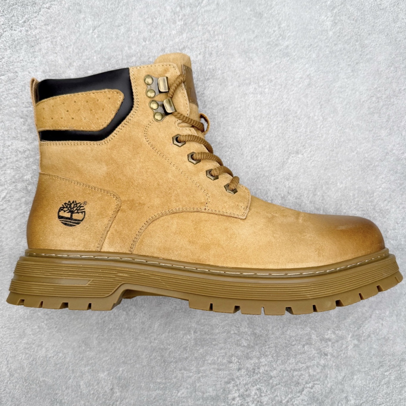 Timberland添柏岚/天伯伦 秋冬新品 秋冬必备户外休闲大黄靴系列#广东大厂品质 原盒原包装 时尚潮流搭配 面料采用意大利🇮🇹顶级磨砂细纹牛皮 轻质大底 搭配防臭防腐真皮乳胶鞋垫 大底到五金都是代工厂原材料制作 同原版固特异永不开胶工艺 好货不杀猪 首单质量严格把控 全网独家首发 品质毋庸置疑 全套官网统一包装 给您完美的穿着体验 质量考究耐穿 型男必备 专治不帅 高品质脚感一流 今年冬季防寒户外专用 日常随意搭配 尺码：38-44（皮鞋码）-选品中心