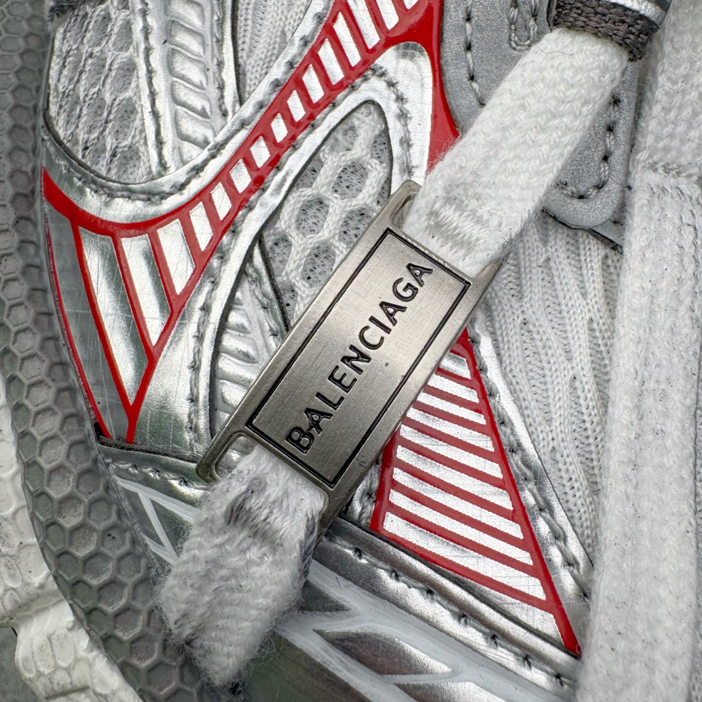 图片[10]-＃VG零售版 BALENCIAGA 3XL Sneakers 巴黎世家十代网布系带低帮走秀复古老爹鞋 全套原纸板楦头开发 最原汁原味的灵魂版型 全鞋荧光划线卡点 胶水把控整洁度追求极致完美 每一双都是工艺品 多重QC质检 超越公司货的品控标准 实实在在的免检产品 原盒原配 正确字体电绣 粗细、位置、大小正确 侧边TPU 透气孔匹配意产原版 正确分离大底 TPU软底 原版一致大底LOGO 立体感十足 原厂皮料水洗做旧 采购原厂网纱 不含皮革 网布材料和聚氨酯 磨损效果 鞋头边缘和后帮 Balenciaga 徽标 鞋面和后跟凸印尺码 鞋舌 3XL 橡胶品牌标识和反光细节 鞋帮拉袢和鞋舌拉祥 配反光细节 备用鞋带在鞋履前侧 可在穿着前取下 便于不同造型搭配 正常尺码 尺码：35 36 37 38 39 40 41 42 43 44 45 46-选品中心