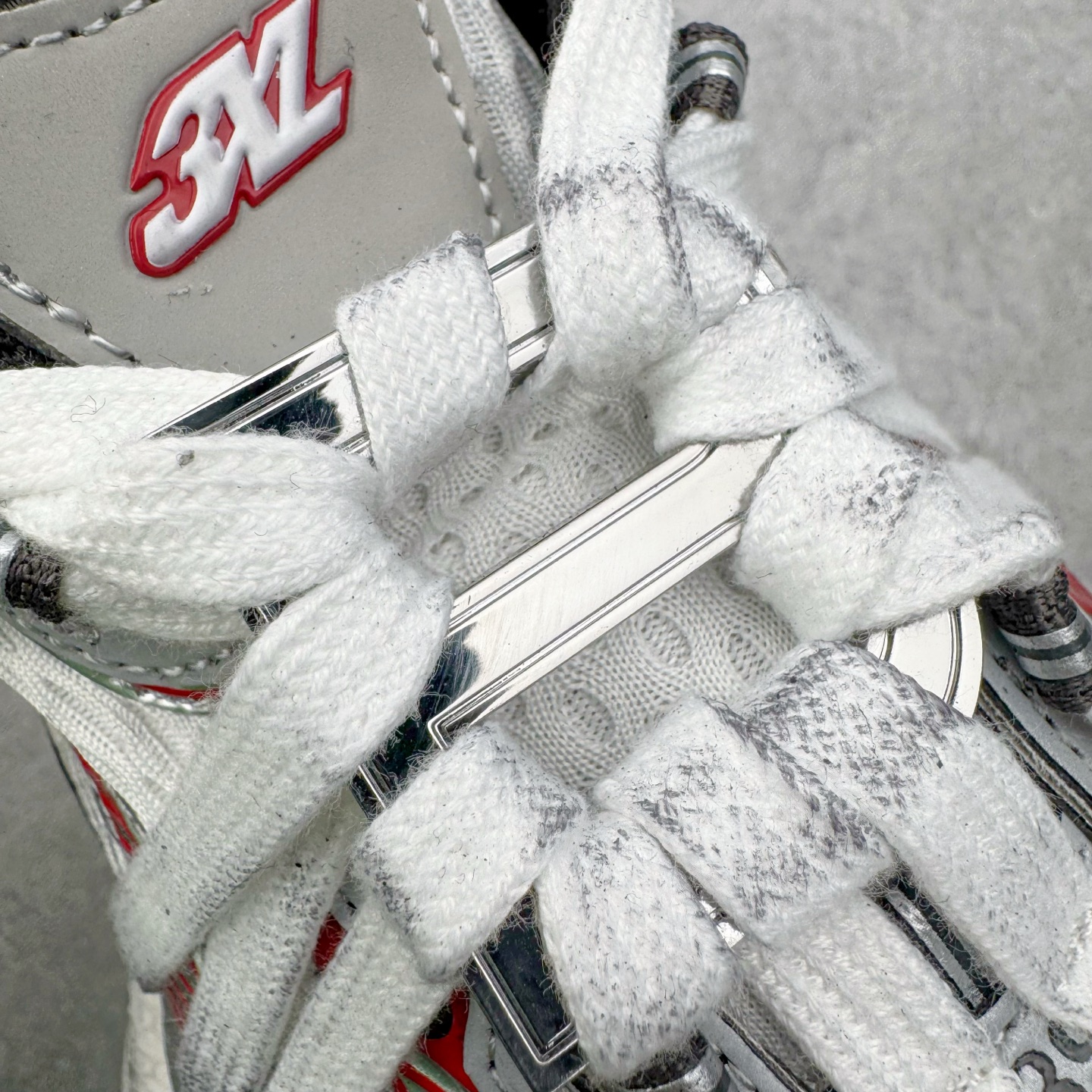 图片[15]-＃VG零售版 BALENCIAGA 3XL Sneakers 巴黎世家十代网布系带低帮走秀复古老爹鞋 全套原纸板楦头开发 最原汁原味的灵魂版型 全鞋荧光划线卡点 胶水把控整洁度追求极致完美 每一双都是工艺品 多重QC质检 超越公司货的品控标准 实实在在的免检产品 原盒原配 正确字体电绣 粗细、位置、大小正确 侧边TPU 透气孔匹配意产原版 正确分离大底 TPU软底 原版一致大底LOGO 立体感十足 原厂皮料水洗做旧 采购原厂网纱 不含皮革 网布材料和聚氨酯 磨损效果 鞋头边缘和后帮 Balenciaga 徽标 鞋面和后跟凸印尺码 鞋舌 3XL 橡胶品牌标识和反光细节 鞋帮拉袢和鞋舌拉祥 配反光细节 备用鞋带在鞋履前侧 可在穿着前取下 便于不同造型搭配 正常尺码 尺码：35 36 37 38 39 40 41 42 43 44 45 46-选品中心