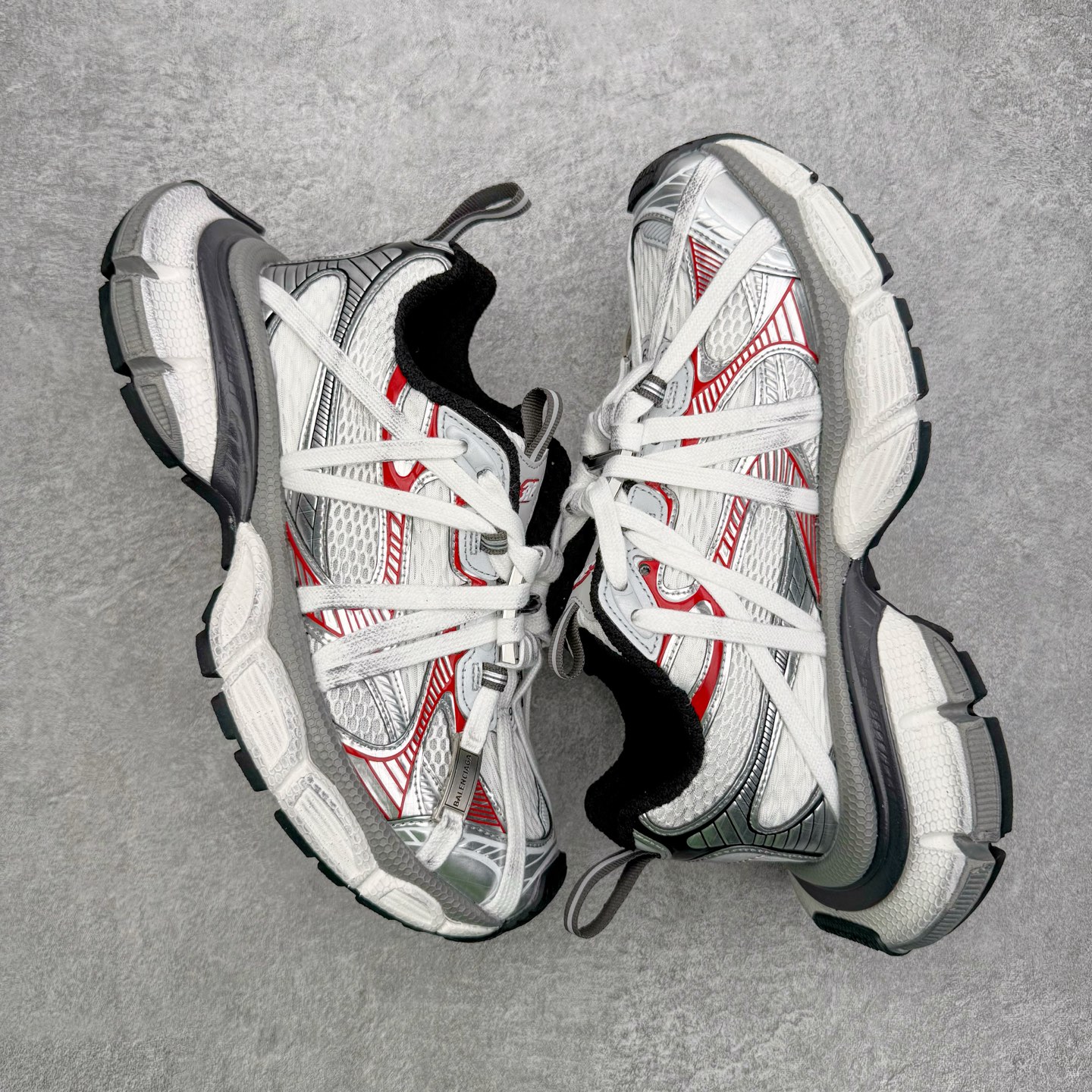 图片[3]-＃VG零售版 BALENCIAGA 3XL Sneakers 巴黎世家十代网布系带低帮走秀复古老爹鞋 全套原纸板楦头开发 最原汁原味的灵魂版型 全鞋荧光划线卡点 胶水把控整洁度追求极致完美 每一双都是工艺品 多重QC质检 超越公司货的品控标准 实实在在的免检产品 原盒原配 正确字体电绣 粗细、位置、大小正确 侧边TPU 透气孔匹配意产原版 正确分离大底 TPU软底 原版一致大底LOGO 立体感十足 原厂皮料水洗做旧 采购原厂网纱 不含皮革 网布材料和聚氨酯 磨损效果 鞋头边缘和后帮 Balenciaga 徽标 鞋面和后跟凸印尺码 鞋舌 3XL 橡胶品牌标识和反光细节 鞋帮拉袢和鞋舌拉祥 配反光细节 备用鞋带在鞋履前侧 可在穿着前取下 便于不同造型搭配 正常尺码 尺码：35 36 37 38 39 40 41 42 43 44 45 46-选品中心