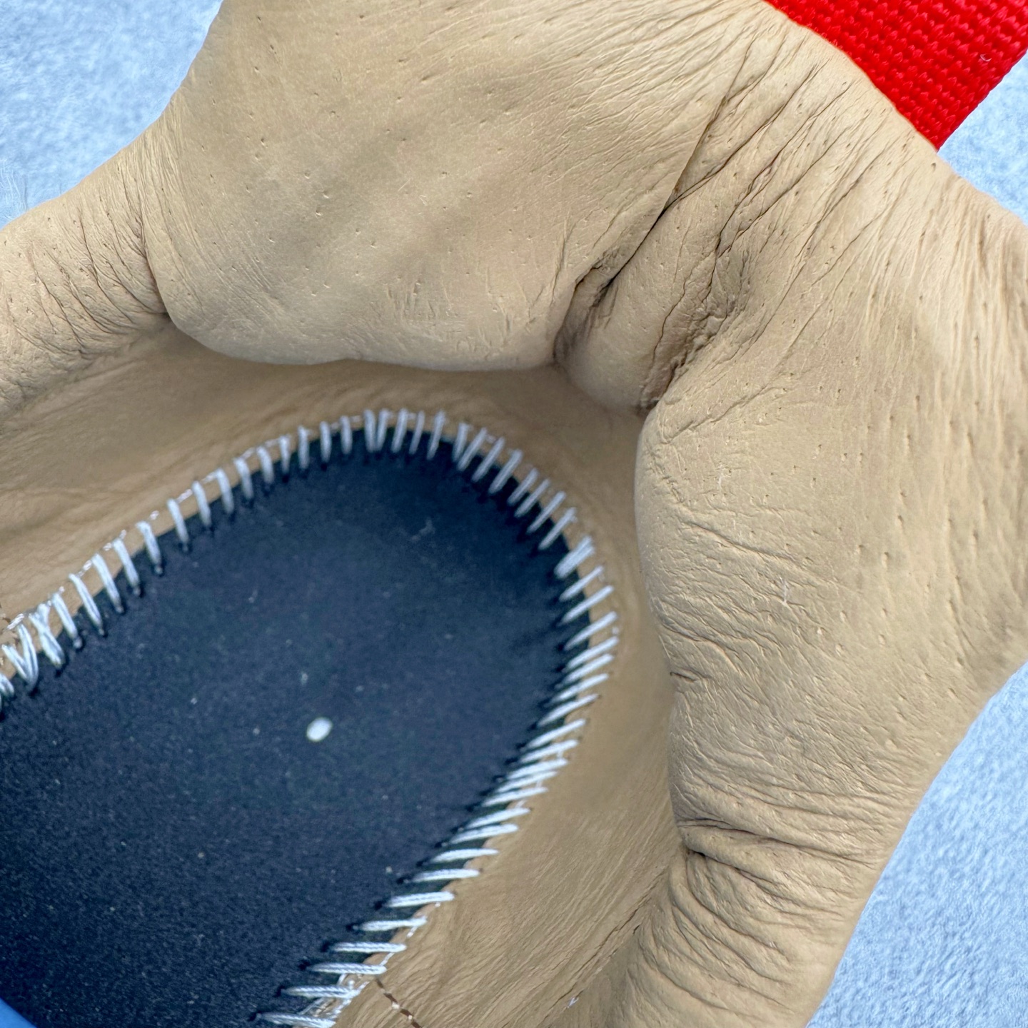 图片[21]-＃纯原 Tom Sachs x NK Craft Mars Yard Shoe 3.0舒适百搭防滑耐磨低帮生活休闲鞋 宇航员联名 米棕色 IF2885-100 鞋身设计各位都已经很熟悉了，整体依然采用网眼打造，搭配棕色麂皮拼接打造，侧面赋予红色Swoosh点缀。辨识度拉满！此外经典的鞋舌/后跟红色警示提环元素也得以保留，与Swoosh完美呼应。鞋身相比于2.0本次对鞋身功能性进行了不少升级，包含前后TPU支撑、中底碳纤维板等等。鞋舌内侧标签部分带有Tom Sachs签名以及3.0等字样，表面鞋款特殊身份。鞋垫部分也带有特殊的细节图案，依然是熟悉的手绘风格。实拍调校N版已经零色差零失真 百分百还原实物色彩所见即所得 不存在货不对板色差等低级问题 选购参考实物拍摄 不混卖不参货 只用心做好货严格选品 承诺混一赔十 尺码：36 36.5 37.5 38 38.5 39 40 40.5 41 42 42.5 43 44 44.5 45 46-选品中心