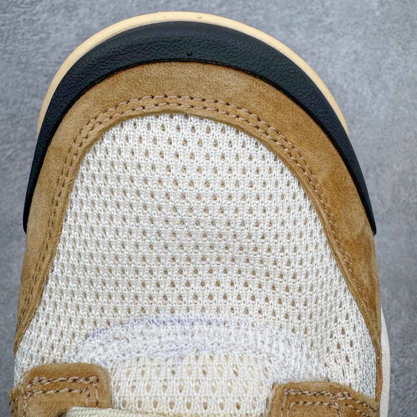 图片[14]-＃纯原 Tom Sachs x NK Craft Mars Yard Shoe 3.0舒适百搭防滑耐磨低帮生活休闲鞋 宇航员联名 米棕色 IF2885-100 鞋身设计各位都已经很熟悉了，整体依然采用网眼打造，搭配棕色麂皮拼接打造，侧面赋予红色Swoosh点缀。辨识度拉满！此外经典的鞋舌/后跟红色警示提环元素也得以保留，与Swoosh完美呼应。鞋身相比于2.0本次对鞋身功能性进行了不少升级，包含前后TPU支撑、中底碳纤维板等等。鞋舌内侧标签部分带有Tom Sachs签名以及3.0等字样，表面鞋款特殊身份。鞋垫部分也带有特殊的细节图案，依然是熟悉的手绘风格。实拍调校N版已经零色差零失真 百分百还原实物色彩所见即所得 不存在货不对板色差等低级问题 选购参考实物拍摄 不混卖不参货 只用心做好货严格选品 承诺混一赔十 尺码：36 36.5 37.5 38 38.5 39 40 40.5 41 42 42.5 43 44 44.5 45 46-选品中心