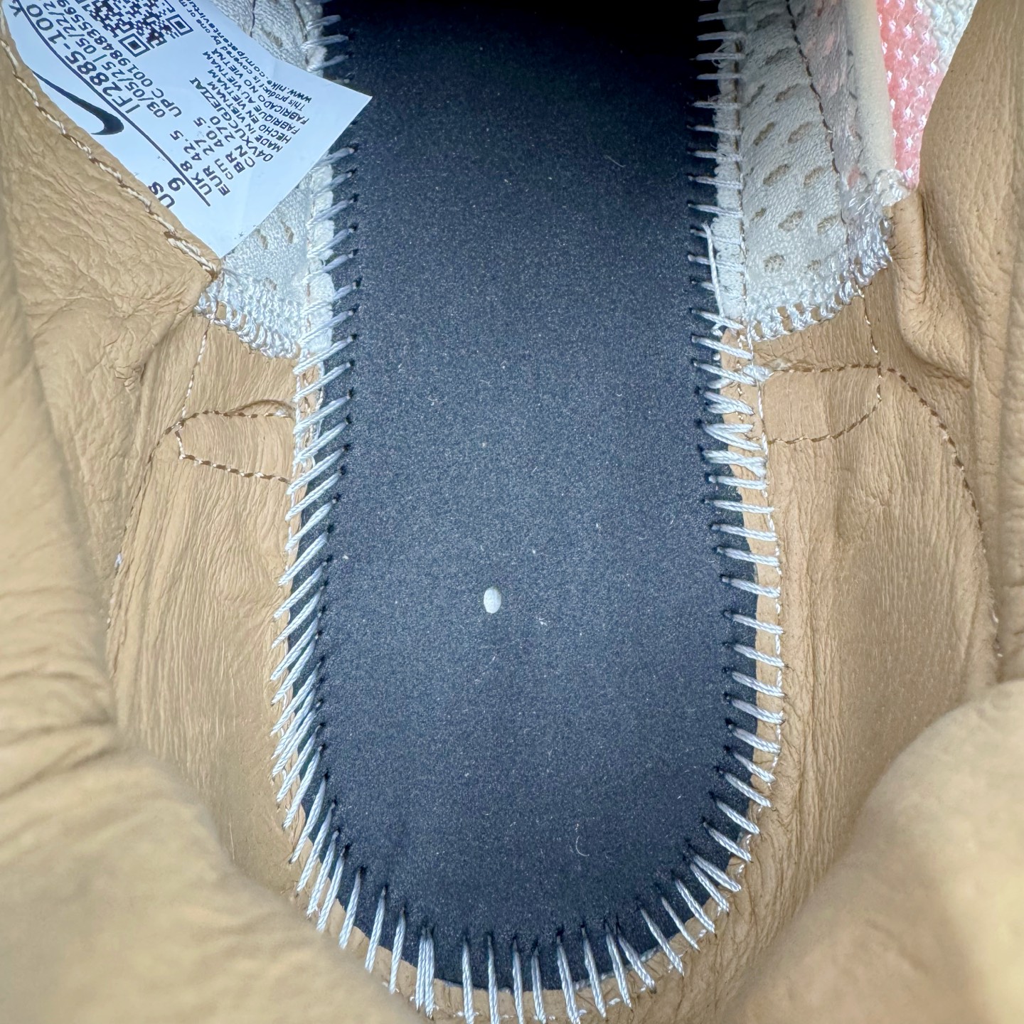 图片[20]-＃纯原 Tom Sachs x NK Craft Mars Yard Shoe 3.0舒适百搭防滑耐磨低帮生活休闲鞋 宇航员联名 米棕色 IF2885-100 鞋身设计各位都已经很熟悉了，整体依然采用网眼打造，搭配棕色麂皮拼接打造，侧面赋予红色Swoosh点缀。辨识度拉满！此外经典的鞋舌/后跟红色警示提环元素也得以保留，与Swoosh完美呼应。鞋身相比于2.0本次对鞋身功能性进行了不少升级，包含前后TPU支撑、中底碳纤维板等等。鞋舌内侧标签部分带有Tom Sachs签名以及3.0等字样，表面鞋款特殊身份。鞋垫部分也带有特殊的细节图案，依然是熟悉的手绘风格。实拍调校N版已经零色差零失真 百分百还原实物色彩所见即所得 不存在货不对板色差等低级问题 选购参考实物拍摄 不混卖不参货 只用心做好货严格选品 承诺混一赔十 尺码：36 36.5 37.5 38 38.5 39 40 40.5 41 42 42.5 43 44 44.5 45 46-选品中心