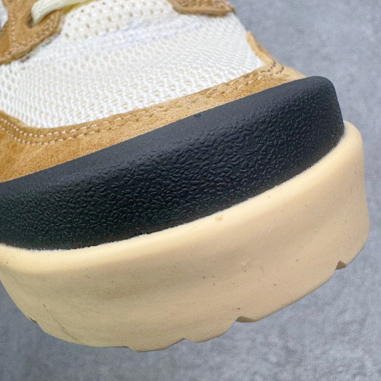图片[16]-＃纯原 Tom Sachs x NK Craft Mars Yard Shoe 3.0舒适百搭防滑耐磨低帮生活休闲鞋 宇航员联名 米棕色 IF2885-100 鞋身设计各位都已经很熟悉了，整体依然采用网眼打造，搭配棕色麂皮拼接打造，侧面赋予红色Swoosh点缀。辨识度拉满！此外经典的鞋舌/后跟红色警示提环元素也得以保留，与Swoosh完美呼应。鞋身相比于2.0本次对鞋身功能性进行了不少升级，包含前后TPU支撑、中底碳纤维板等等。鞋舌内侧标签部分带有Tom Sachs签名以及3.0等字样，表面鞋款特殊身份。鞋垫部分也带有特殊的细节图案，依然是熟悉的手绘风格。实拍调校N版已经零色差零失真 百分百还原实物色彩所见即所得 不存在货不对板色差等低级问题 选购参考实物拍摄 不混卖不参货 只用心做好货严格选品 承诺混一赔十 尺码：36 36.5 37.5 38 38.5 39 40 40.5 41 42 42.5 43 44 44.5 45 46-选品中心