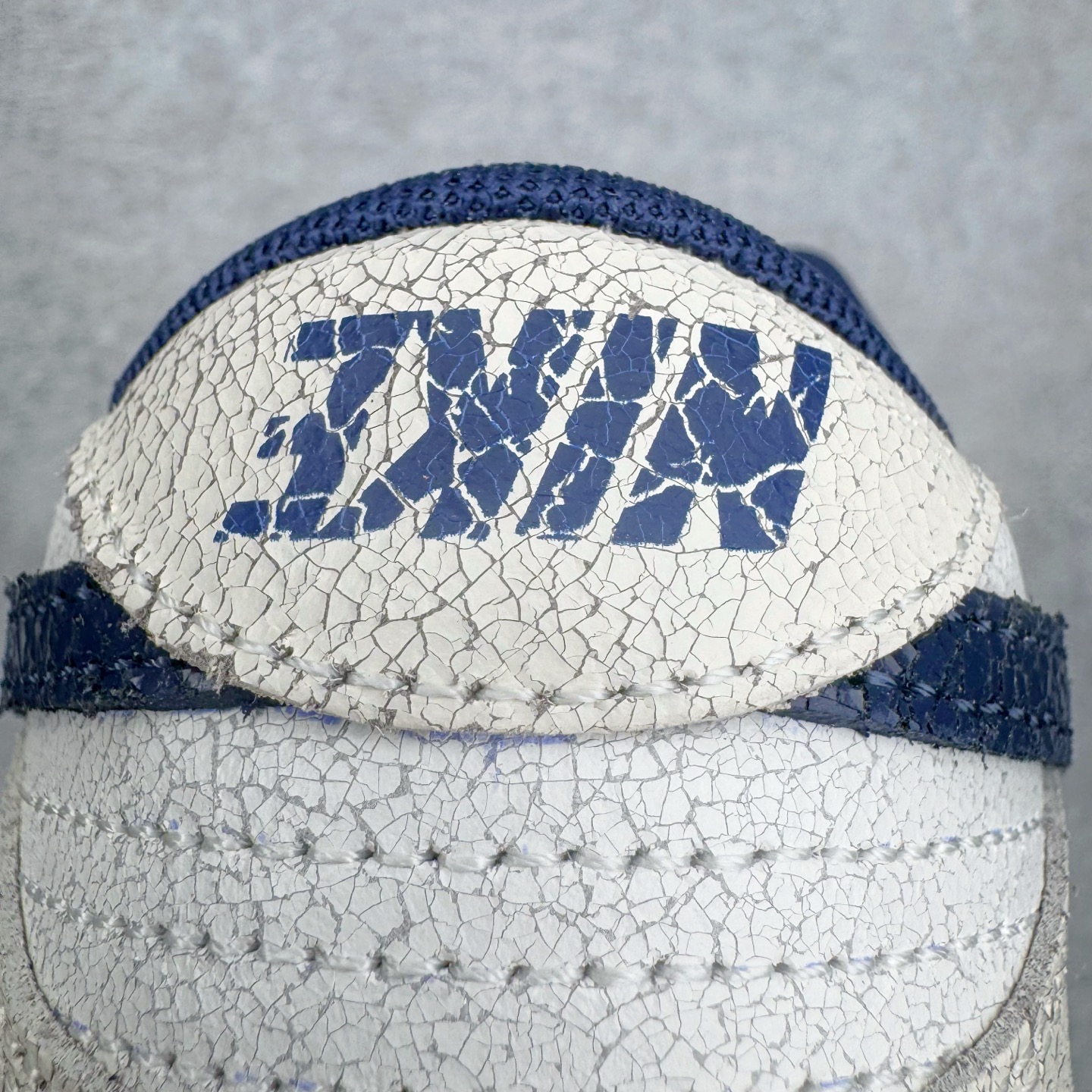 图片[10]-＃YC纯原 Stranger Things x NK Dunk Low SP舒适百搭 低帮 板鞋 男女同款 联名灰蓝色 IH6766-001 实力大厂出品 新配色陆续开发 利润个位数只为口碑 全套原纸板楦头开发 确保原汁原味 完美呈现DUNK版型 一比一鞋头弧度高度鞋身弧度 此版本只针对中端市场 皮料材质有所更替 其他数据细节工艺流程均保持一致 绝不口嗨 细节品控鞋型随意对比 独家私模官方第六代原厂航空铝磨具打磨大底 鞋头坡度极致还原 无解鞋型 原盒原配 圈内天花板工艺 原厂玻璃冲刀 超高清洁度 全鞋零毛边皮料切割 原厂中底布点胶 中底布拉帮走线遵循公司 尺码：36 36.5 37.5 38 38.5 39 40 40.5 41 42 42.5 43 44 44.5 45 46-选品中心