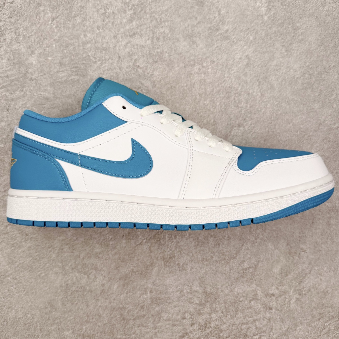 图片[9]-＃小DT Air Jordan AJ1 Low 低帮系列 全新流水线出品 超强性价比 DT版本平替选择 市场第二梯队 全部原鞋开发 原楦原纸板开发 全鞋电脑针车 原厂内置全掌气垫 原盒内在原标 唯一Zp原版鞋带绑法 免检产品 全新2022版型 全头层皮料 完美零毛边处理 原厂配置全掌气垫 价格定位良心 几十个配色陆续出货 实拍调校N版已经零色差零失真 百分百还原实物色彩所见即所得 不存在货不对板色差等低级问题 选购参考实物拍摄 不混卖不参货 只用心做好货严格选品 承诺混一赔十 尺码：36 36.5 37.5 38 38.5 39 40 40.5 41 42 42.5 43 44 44.5 45 46-选品中心