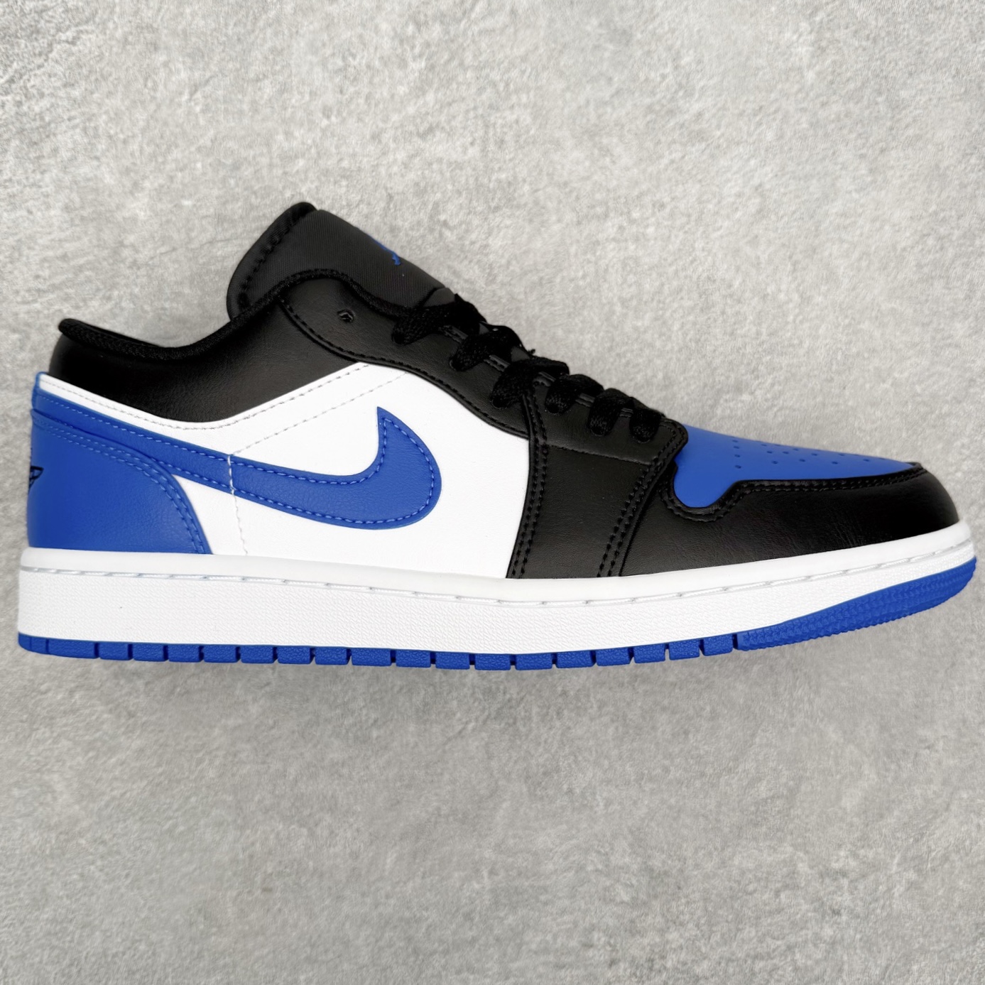 图片[5]-＃小DT Air Jordan AJ1 Low 低帮系列 全新流水线出品 超强性价比 DT版本平替选择 市场第二梯队 全部原鞋开发 原楦原纸板开发 全鞋电脑针车 原厂内置全掌气垫 原盒内在原标 唯一Zp原版鞋带绑法 免检产品 全新2022版型 全头层皮料 完美零毛边处理 原厂配置全掌气垫 价格定位良心 几十个配色陆续出货 实拍调校N版已经零色差零失真 百分百还原实物色彩所见即所得 不存在货不对板色差等低级问题 选购参考实物拍摄 不混卖不参货 只用心做好货严格选品 承诺混一赔十 尺码：36 36.5 37.5 38 38.5 39 40 40.5 41 42 42.5 43 44 44.5 45 46-选品中心