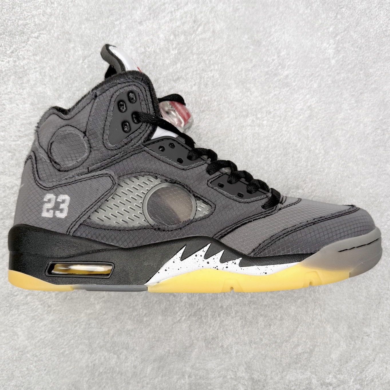 ＃外贸版 Off-White™ x Air Jordan Retro AJ5 OW联名黑蝉翼 DH8565-100 原纸板楦头开发 进口头层皮料 完美鞋型匹配公司货 正确鞋舌立体高频 最新原厂底模 大底卡色咬花完美 鞋柜必备鞋款 终端现货供应 尺码：40 40.5 41 42 42.5 43 44 44.5 45 46 47.5-选品中心