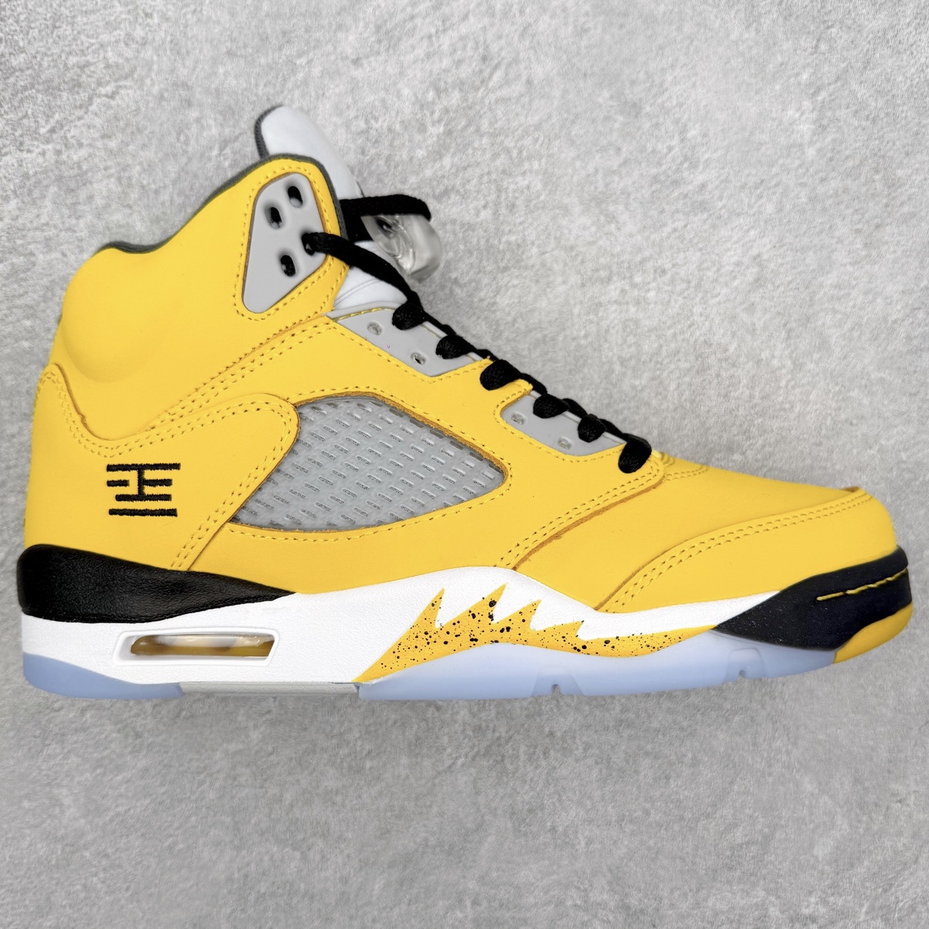 ＃外贸版 Air Jordan AJ5 Retro Tokyo T23 京东黑黄 IO3372-700 原纸板楦头开发 进口头层皮料 完美鞋型匹配公司货 正确鞋舌立体高频 最新原厂底模 大底卡色咬花完美 鞋柜必备鞋款 终端现货供应 尺码：40 40.5 41 42 42.5 43 44 44.5 45 46 47.5-选品中心
