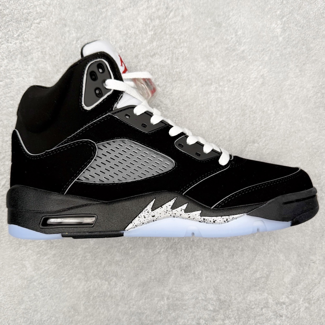 ＃外贸版 Air Jordan AJ5 “Black Metallic Reimagined” 黑银 HF3975-001 原纸板楦头开发 进口头层皮料 完美鞋型匹配公司货 正确鞋舌立体高频 最新原厂底模 大底卡色咬花完美 鞋柜必备鞋款 终端现货供应 尺码：40 40.5 41 42 42.5 43 44 44.5 45 46 47.5-选品中心