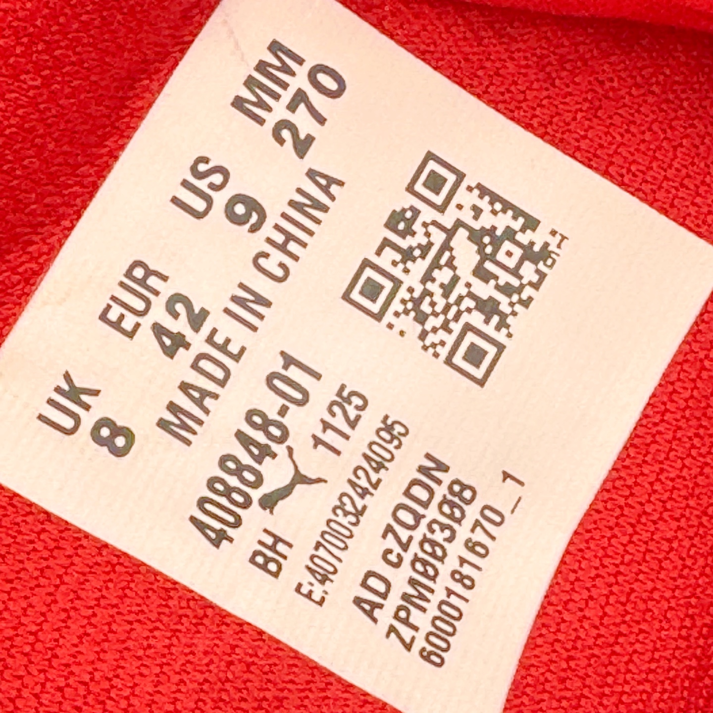 图片[18]-＃CS纯原 PUMA Speedca OG 彪马极速赛车系列低帮德训风拼接复古百搭休闲运动赛车鞋 鞋款从80、90年代赛车手所穿的防火赛车鞋为原型，鞋身线条模仿了赛车的流线廓形，体现了空气动力学原理的结构。简约流畅的外观，恰好又和贯穿其中的Formstrip Logo融合恰到好处，视觉上细节丰富且协调。本次Speedcat OG鞋款归来，最大看点自然式保留了窄版鞋型以及薄底构造。这两年各品牌鞋底越做越厚，Speedcat反其道而行之，上脚几乎无鞋底的效果带来耳目一新的视觉体验。鞋面依旧是以质感细腻的麂皮材质打造，并且大面积近乎全包裹的使用，复古味道也愈发浓烈。配色上更是将最原始的黑色和红色带回，向F1赛车队的标志性队服致敬。相信让各位一眼种草的更多是出挑的大红色，上脚即可瞬间点亮整体造型，在以球鞋为核心的OOTD中脱颖而出。而另一款黑色则是低调的万金油，彰显新潮个性的同时又不喧宾夺主，也是热爱简约系穿搭朋友的首选。 尺码：35.5 36 37 37.5 38 38.5 39 40 40.5 41 42 42.5 43 44 44.5 45-选品中心