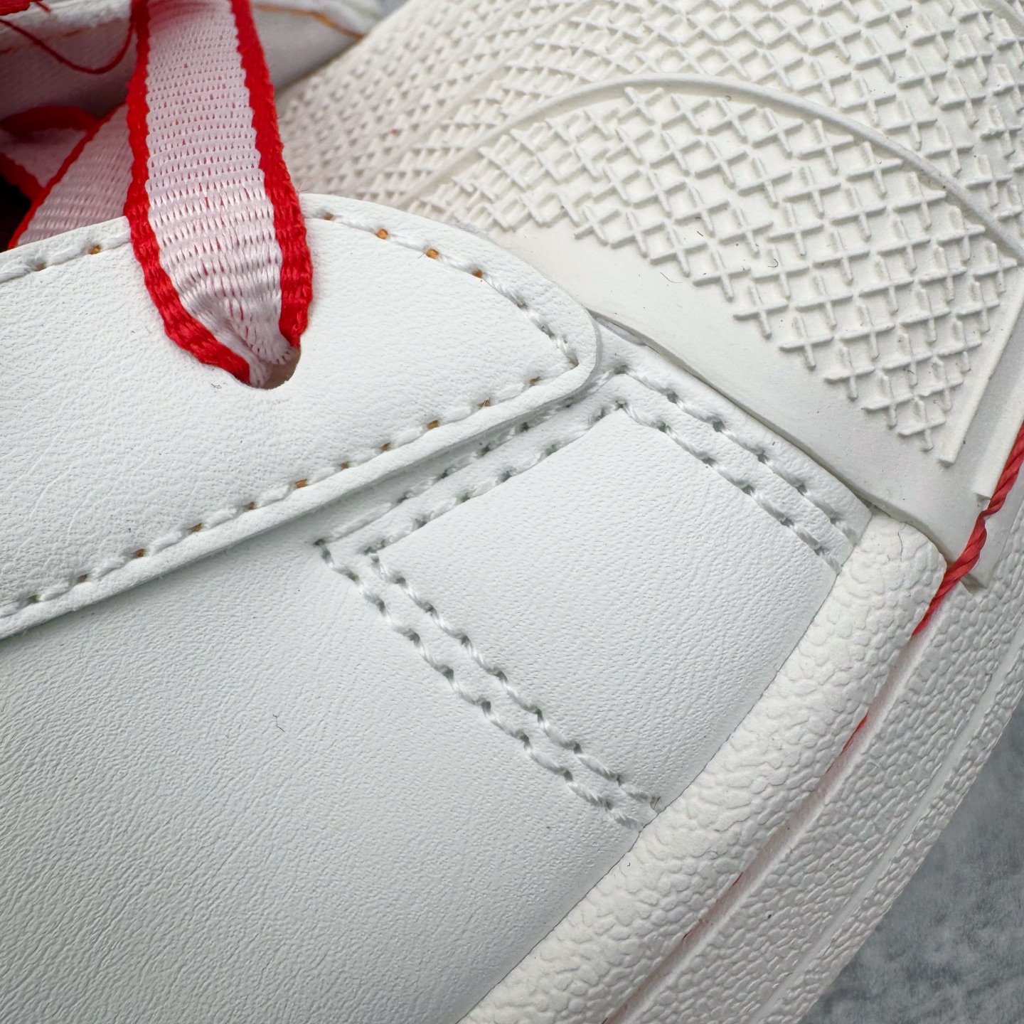 图片[12]-＃XP纯原套现福利 AD Originals Superstar 经典复古贝壳头板鞋 KK4472 诞生于1969年 是第一双将全皮面鞋 身与橡胶鞋头结合在一起的低帮篮球鞋 Superstar最开始 是作为高帮篮球鞋Pro Model的低帮版本而出现的 但因为其独特和醒目的橡胶鞋头造型而让大家熟知 被大家形象地称为\\\”shelltoe\\\”贝壳头 在70年代的美国职业篮球场上 接近3/4的NBA球员都将这双Superstar作为场上用鞋 80年代之后 经过不断的改良和发展 Superstar逐渐成为横跨时装、音乐、街头文化、休闲和运动等各大领域的时尚潮鞋 尺码：36 36.5 37 38 38.5 39 40 40.5 41 42 42.5 43 44 44.5 45-选品中心