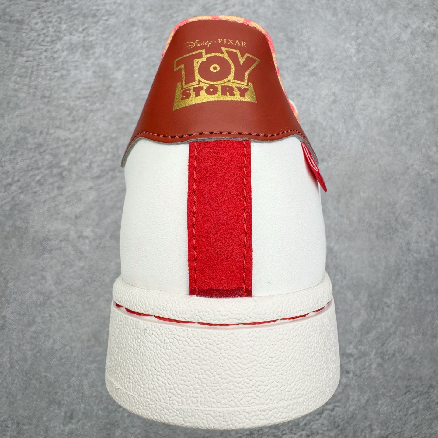 图片[8]-＃XP纯原套现福利 AD Originals Superstar 经典复古贝壳头板鞋 KK4472 诞生于1969年 是第一双将全皮面鞋 身与橡胶鞋头结合在一起的低帮篮球鞋 Superstar最开始 是作为高帮篮球鞋Pro Model的低帮版本而出现的 但因为其独特和醒目的橡胶鞋头造型而让大家熟知 被大家形象地称为\\\”shelltoe\\\”贝壳头 在70年代的美国职业篮球场上 接近3/4的NBA球员都将这双Superstar作为场上用鞋 80年代之后 经过不断的改良和发展 Superstar逐渐成为横跨时装、音乐、街头文化、休闲和运动等各大领域的时尚潮鞋 尺码：36 36.5 37 38 38.5 39 40 40.5 41 42 42.5 43 44 44.5 45-选品中心