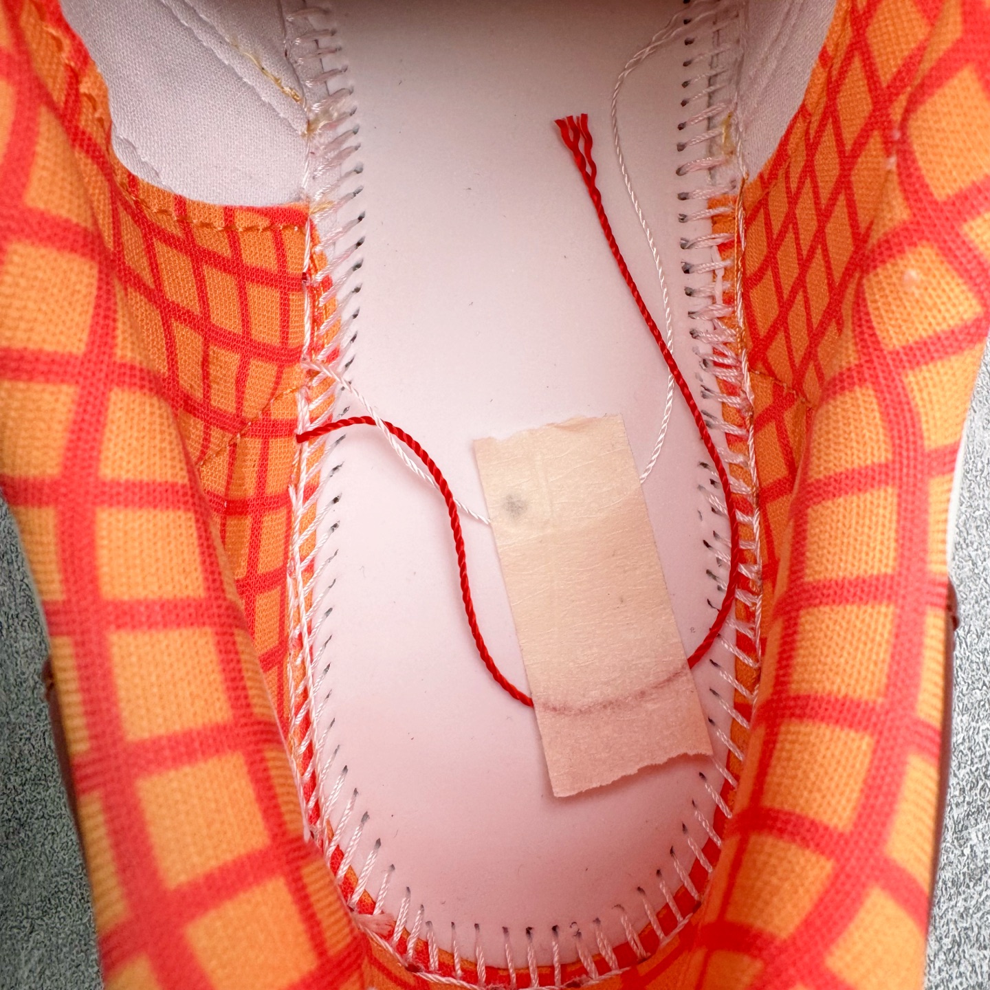 图片[16]-＃XP纯原套现福利 AD Originals Superstar 经典复古贝壳头板鞋 KK4472 诞生于1969年 是第一双将全皮面鞋 身与橡胶鞋头结合在一起的低帮篮球鞋 Superstar最开始 是作为高帮篮球鞋Pro Model的低帮版本而出现的 但因为其独特和醒目的橡胶鞋头造型而让大家熟知 被大家形象地称为\\\”shelltoe\\\”贝壳头 在70年代的美国职业篮球场上 接近3/4的NBA球员都将这双Superstar作为场上用鞋 80年代之后 经过不断的改良和发展 Superstar逐渐成为横跨时装、音乐、街头文化、休闲和运动等各大领域的时尚潮鞋 尺码：36 36.5 37 38 38.5 39 40 40.5 41 42 42.5 43 44 44.5 45-选品中心