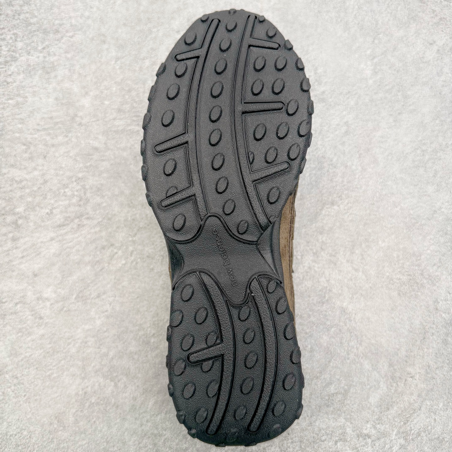 图片[9]-＃M纯原 BASKETCASE x New Balance U204LBC1 NB新百伦新款舒适百搭耐磨轻便低帮生活休闲鞋 男女同款 联名棕色 原档数据独立私模大底 唯一正确三层组合大底 特高弹切片加持 百分百还原原鞋脚感 NB市场最强产物 防伪原标全套原楦原纸板原厂数据开发 全鞋电脑针车加持 原厂网布 原装进口头层翻毛皮料正确绒感卡色 正确中底拉帮中底网布细节 匠心打造 耗时两个月开发完成 工艺极其复杂难度可想而知 高端零售专供产物 尺码：36 37 37.5 38 38.5 39.5 40 40.5 41.5 42 42.5 43 44 44.5 45 45.5 46.5 47-选品中心