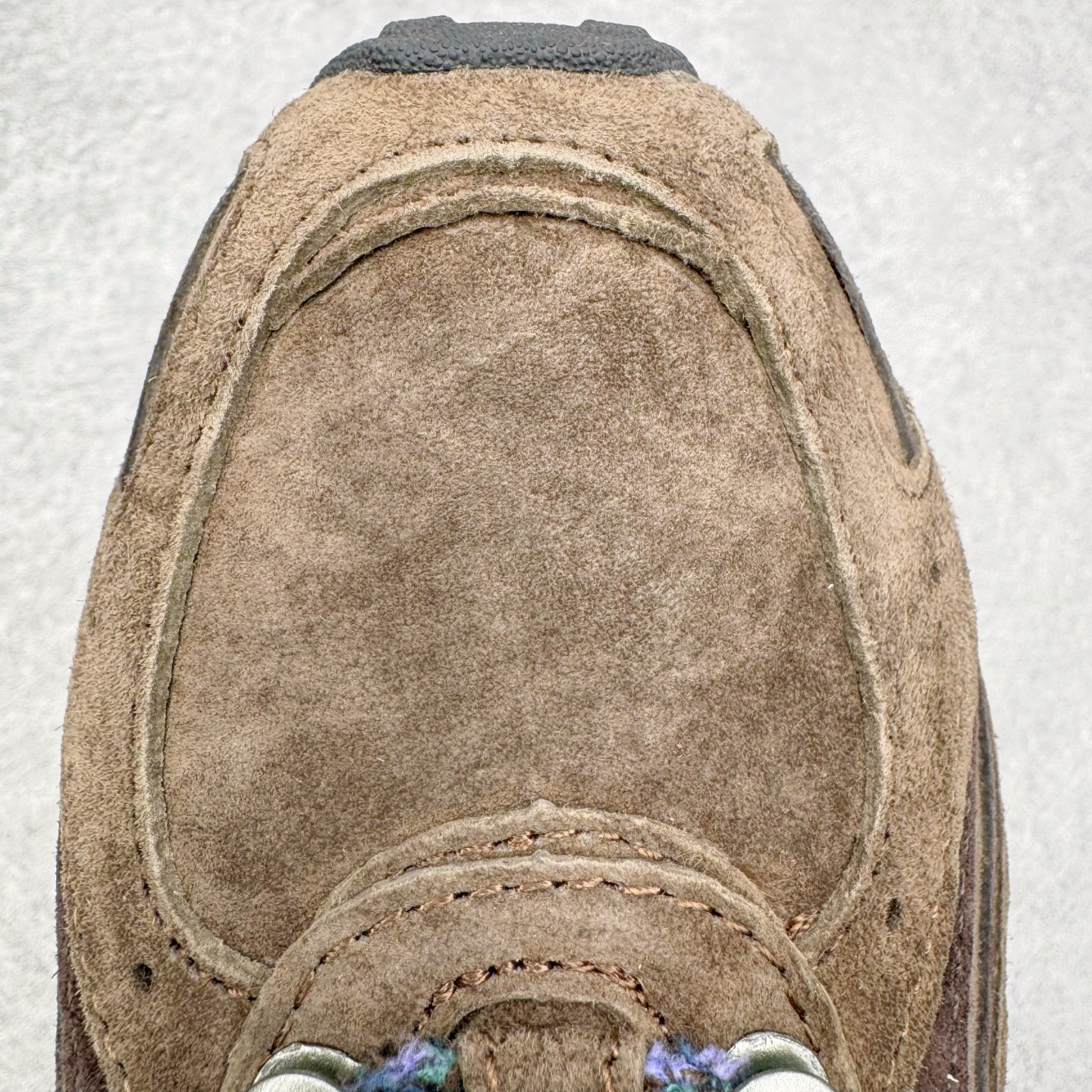 图片[13]-＃M纯原 BASKETCASE x New Balance U204LBC1 NB新百伦新款舒适百搭耐磨轻便低帮生活休闲鞋 男女同款 联名棕色 原档数据独立私模大底 唯一正确三层组合大底 特高弹切片加持 百分百还原原鞋脚感 NB市场最强产物 防伪原标全套原楦原纸板原厂数据开发 全鞋电脑针车加持 原厂网布 原装进口头层翻毛皮料正确绒感卡色 正确中底拉帮中底网布细节 匠心打造 耗时两个月开发完成 工艺极其复杂难度可想而知 高端零售专供产物 尺码：36 37 37.5 38 38.5 39.5 40 40.5 41.5 42 42.5 43 44 44.5 45 45.5 46.5 47-选品中心