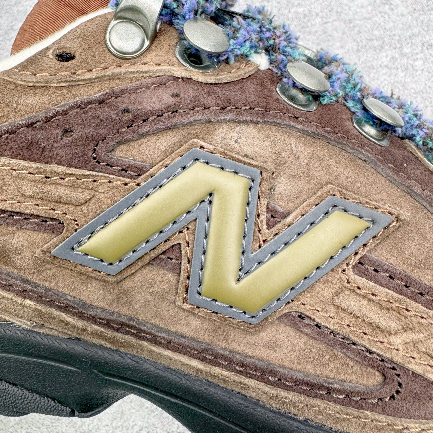 图片[11]-＃M纯原 BASKETCASE x New Balance U204LBC1 NB新百伦新款舒适百搭耐磨轻便低帮生活休闲鞋 男女同款 联名棕色 原档数据独立私模大底 唯一正确三层组合大底 特高弹切片加持 百分百还原原鞋脚感 NB市场最强产物 防伪原标全套原楦原纸板原厂数据开发 全鞋电脑针车加持 原厂网布 原装进口头层翻毛皮料正确绒感卡色 正确中底拉帮中底网布细节 匠心打造 耗时两个月开发完成 工艺极其复杂难度可想而知 高端零售专供产物 尺码：36 37 37.5 38 38.5 39.5 40 40.5 41.5 42 42.5 43 44 44.5 45 45.5 46.5 47-选品中心