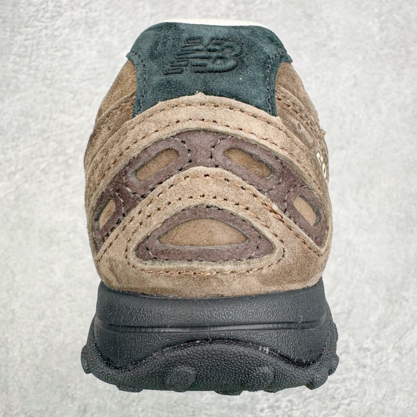 图片[8]-＃M纯原 BASKETCASE x New Balance U204LBC1 NB新百伦新款舒适百搭耐磨轻便低帮生活休闲鞋 男女同款 联名棕色 原档数据独立私模大底 唯一正确三层组合大底 特高弹切片加持 百分百还原原鞋脚感 NB市场最强产物 防伪原标全套原楦原纸板原厂数据开发 全鞋电脑针车加持 原厂网布 原装进口头层翻毛皮料正确绒感卡色 正确中底拉帮中底网布细节 匠心打造 耗时两个月开发完成 工艺极其复杂难度可想而知 高端零售专供产物 尺码：36 37 37.5 38 38.5 39.5 40 40.5 41.5 42 42.5 43 44 44.5 45 45.5 46.5 47-选品中心