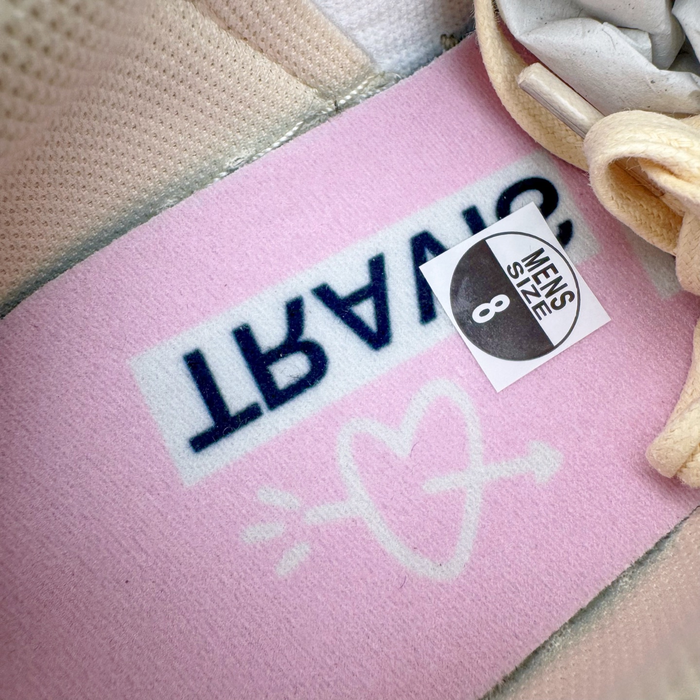 图片[16]-＃FK纯原 Travis Scott x Air Jordan AJ1 Low OG SP TS联名倒钩低帮 米黄粉 IQ7604-100 外贸高端零售特供批次 产品品控稳定性领先行业 各方面均可对飙L版 良心定价不杀猪 原厂全套原楦原纸板冲刀磨具开发 原厂皮料加持 原厂港宝加持定型后跟R度完美 同源原厂电绣 鬼脸飞翼针数密度立体效果一致 百分百一致原鞋 原厂拉帮工艺 针距密度一致 后跟弧度收口自然不对折 极致一眼正品既视感 进口玻璃冲刀皮料裁剪零毛边 全鞋电脑针车工艺 品控清洁度最高QC检验标准 免检产品 原厂订购鞋盒、鞋标、防尘纸、鞋撑、鞋带 追求极致的原厂味道 尺码：36 36.5 37.5 38 38.5 39 40 40.5 41 42 42.5 43 44 44.5 45 46 47.5 48.5-选品中心