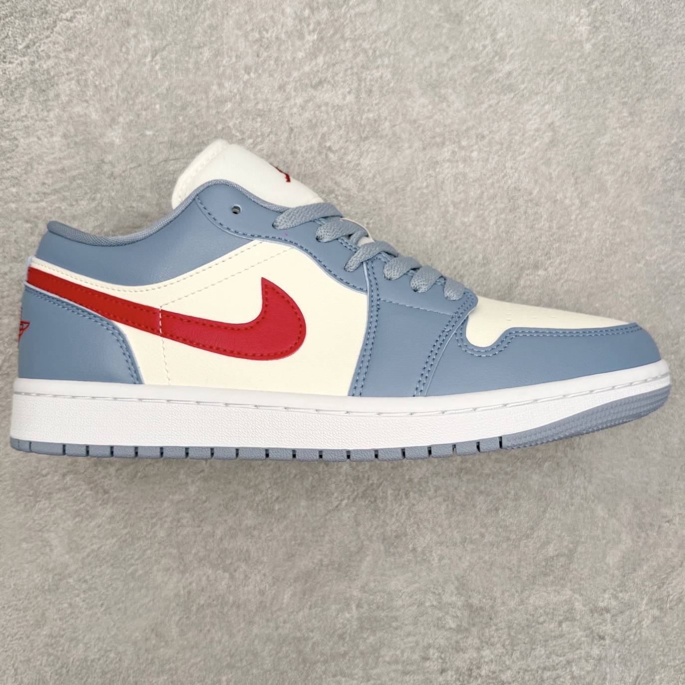 图片[9]-＃小DT Air Jordan AJ1 Low 低帮系列 全新流水线出品 超强性价比 DT版本平替选择 市场第二梯队 全部原鞋开发 原楦原纸板开发 全鞋电脑针车 原厂内置全掌气垫 原盒内在原标 唯一Zp原版鞋带绑法 免检产品 全新2022版型 全头层皮料 完美零毛边处理 原厂配置全掌气垫 价格定位良心 几十个配色陆续出货 实拍调校N版已经零色差零失真 百分百还原实物色彩所见即所得 不存在货不对板色差等低级问题 选购参考实物拍摄 不混卖不参货 只用心做好货严格选品 承诺混一赔十 尺码：36 36.5 37.5 38 38.5 39 40 40.5 41 42 42.5 43 44 44.5 45 46-选品中心