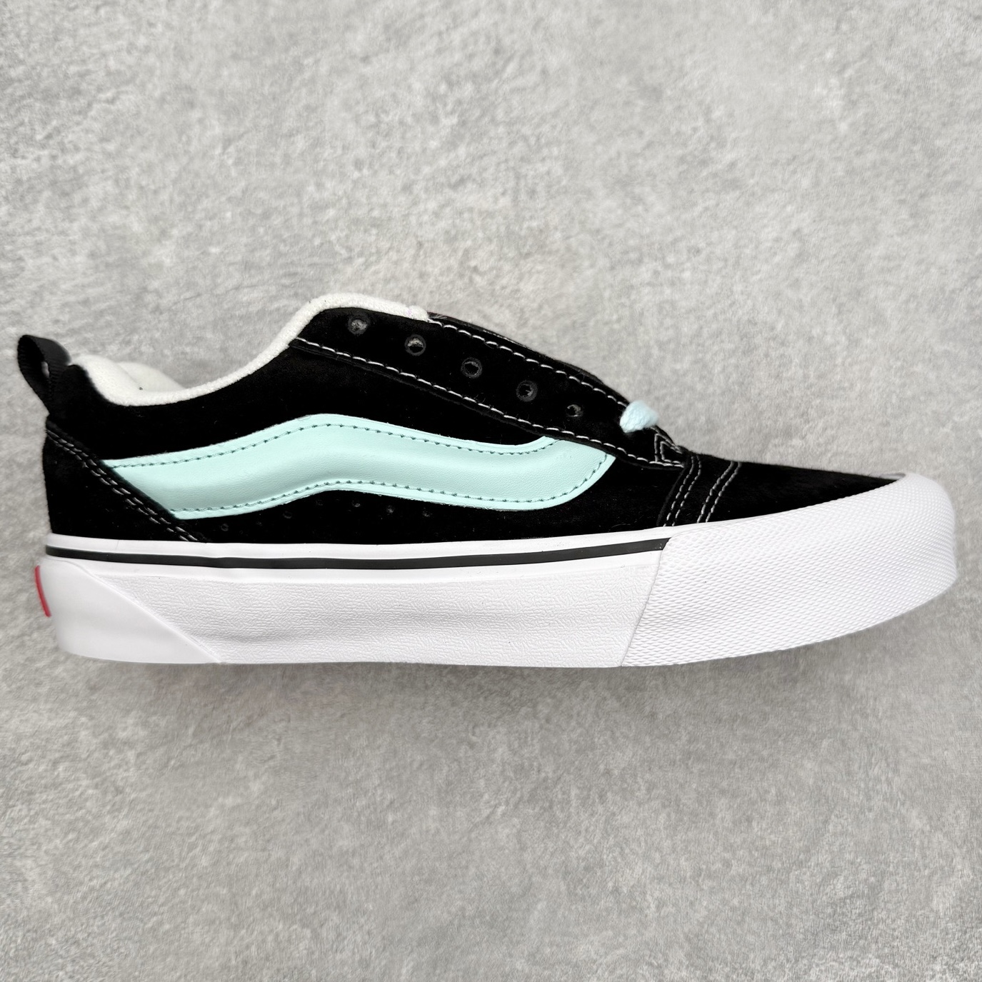 Vans Knu Skool 黑薄荷绿 官方新款 复古休闲胖胖面包鞋 肥胖版大LOGO原版全皮猪八面料 货号：VN0009QC6BT1 尺码：35 36 36.5 37 38 38.5 39 40 40.5 41 42 42.5 43 44-选品中心