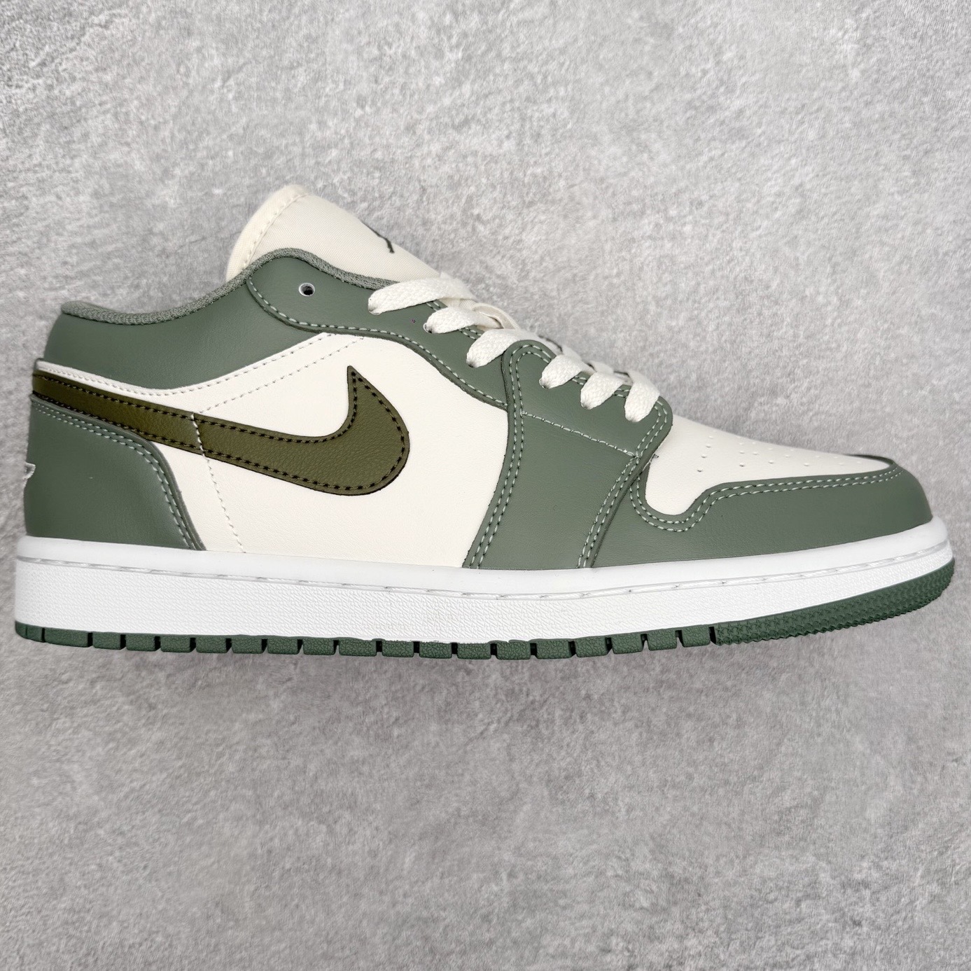 ＃K版 Air Jordan AJ1 Low 低帮 553558-300 全新流水线出品 DT版本唯一平替选择 市场第二梯队最强版 全部原鞋开发 原楦原纸板开发 全鞋电脑针车 原厂内置全掌气垫 原盒内在原标 唯一Zp原版鞋带绑法 免检产品 全新2022版型 全头层皮料 完美零毛边处理 原厂配置全掌气垫 价格定位良心 几十个配色陆续出货 实拍调校N版已经零色差零失真 百分百还原实物色彩所见即所得 不存在货不对板色差等低级问题 选购参考实物拍摄 不混卖不参货 只用心做好货严格选品 承诺混一赔十 尺码：36 36.5 37.5 38 38.5 39 40 40.5 41 42 42.5 43 44 44.5 45-选品中心