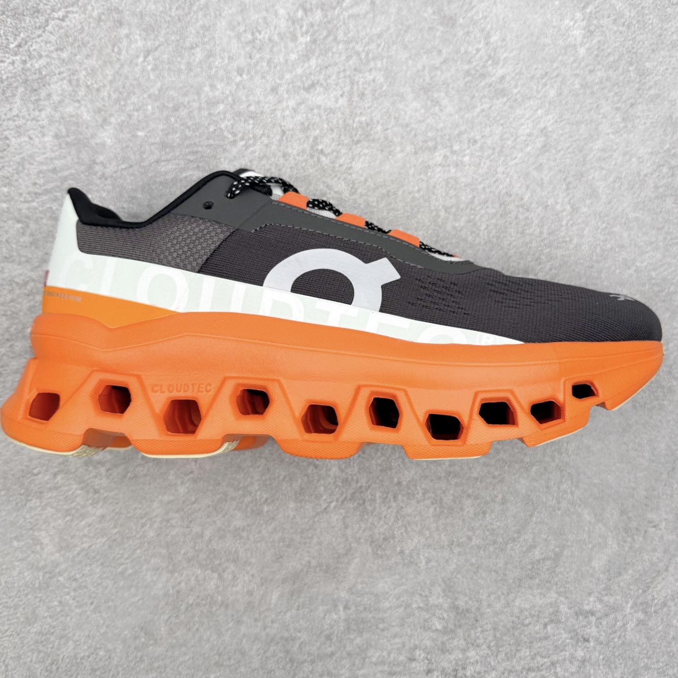 On昂跑 Cloudmonster 舒适 织物防滑透气回弹 低帮 休闲长跑城市通勤跑步鞋 此运动品牌 开创于2010年 缓震着陆、强效回弹、轻柔质感的设计构思始终是ON研制关键 与此同时基于“为全球提供革新性的跑步感受”信念 陆续推出了多款跑鞋及其以专业运动人体跑步工程学为设计关键的功能性跑步服饰设备 让跑者不费力气地畅快畅跑 尺码：36 36.5 37.5 38 38.5 39 40 40.5 41 42 42.5 43 44 44.5 45-选品中心