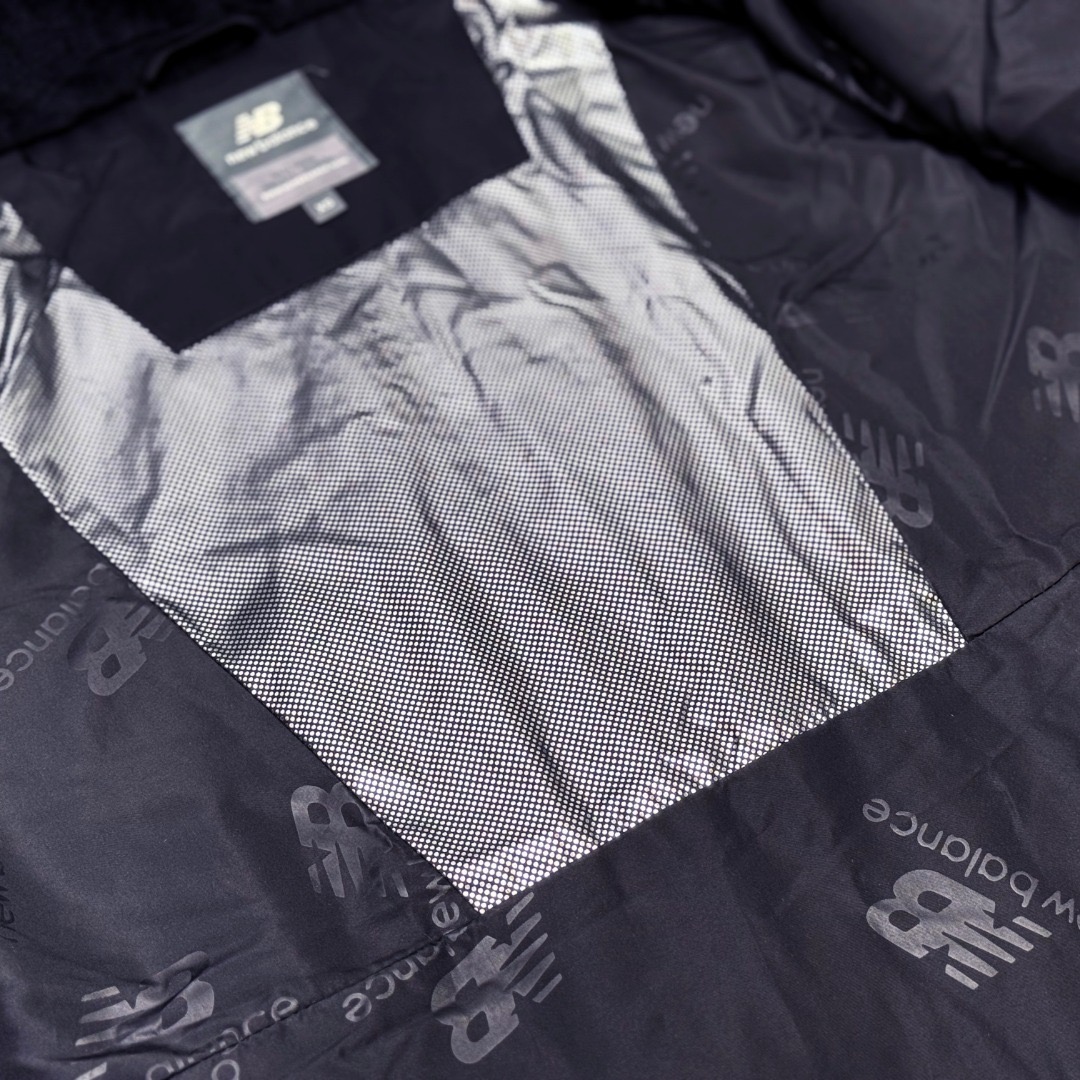 图片[11]-＃暖冬福利 New Balance新百伦NB羽绒服 联名羽绒服 带隐藏帽子,主推系列,原包装➕原吊牌 专柜原版，全部1.1定制，尼龙防泼水面料，双层内胆，不跑绒 320G起充绒量，整衣均采用Ykk的拉链（包括外口袋、内置口袋）。内置隐藏帽子、可防风防水、内置大口袋、方便携带随身物品、出行无忧、袖口下摆防风保暖设计、满满的细节 颜色：黑色 白色 尺码：XS-2XL-选品中心