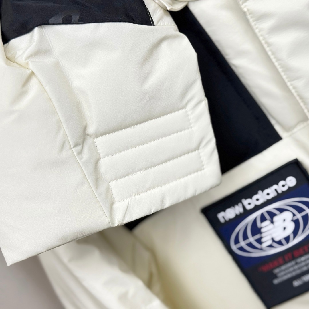 图片[9]-＃暖冬福利 New Balance新百伦NB羽绒服 联名羽绒服 带隐藏帽子,主推系列,原包装➕原吊牌 专柜原版，全部1.1定制，尼龙防泼水面料，双层内胆，不跑绒 320G起充绒量，整衣均采用Ykk的拉链（包括外口袋、内置口袋）。内置隐藏帽子、可防风防水、内置大口袋、方便携带随身物品、出行无忧、袖口下摆防风保暖设计、满满的细节 颜色：黑色 白色 尺码：XS-2XL-选品中心