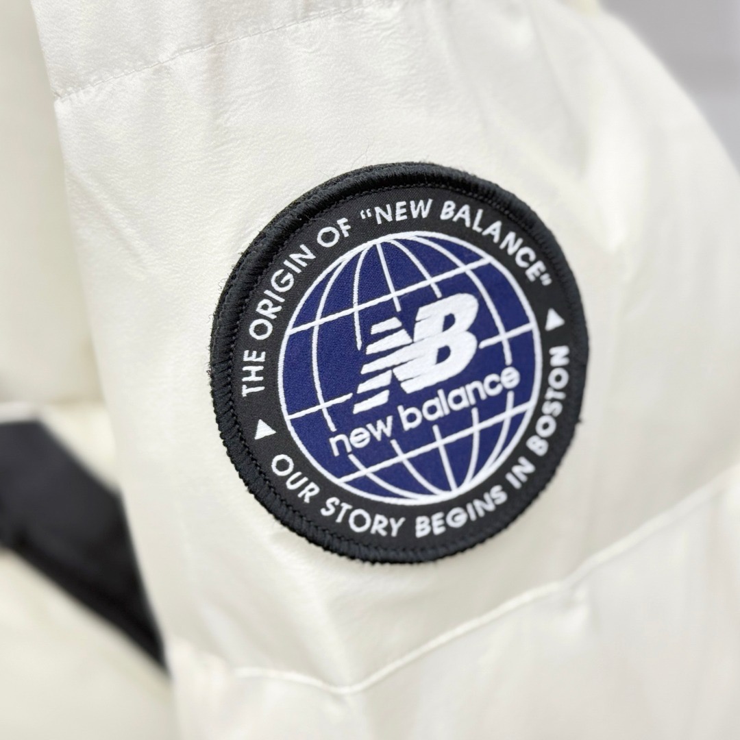 图片[8]-＃暖冬福利 New Balance新百伦NB羽绒服 联名羽绒服 带隐藏帽子,主推系列,原包装➕原吊牌 专柜原版，全部1.1定制，尼龙防泼水面料，双层内胆，不跑绒 320G起充绒量，整衣均采用Ykk的拉链（包括外口袋、内置口袋）。内置隐藏帽子、可防风防水、内置大口袋、方便携带随身物品、出行无忧、袖口下摆防风保暖设计、满满的细节 颜色：黑色 白色 尺码：XS-2XL-选品中心