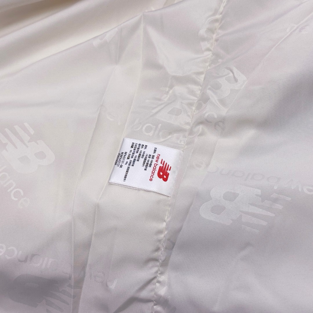 图片[12]-＃暖冬福利 New Balance新百伦NB羽绒服 联名羽绒服 带隐藏帽子,主推系列,原包装➕原吊牌 专柜原版，全部1.1定制，尼龙防泼水面料，双层内胆，不跑绒 320G起充绒量，整衣均采用Ykk的拉链（包括外口袋、内置口袋）。内置隐藏帽子、可防风防水、内置大口袋、方便携带随身物品、出行无忧、袖口下摆防风保暖设计、满满的细节 颜色：黑色 白色 尺码：XS-2XL-选品中心