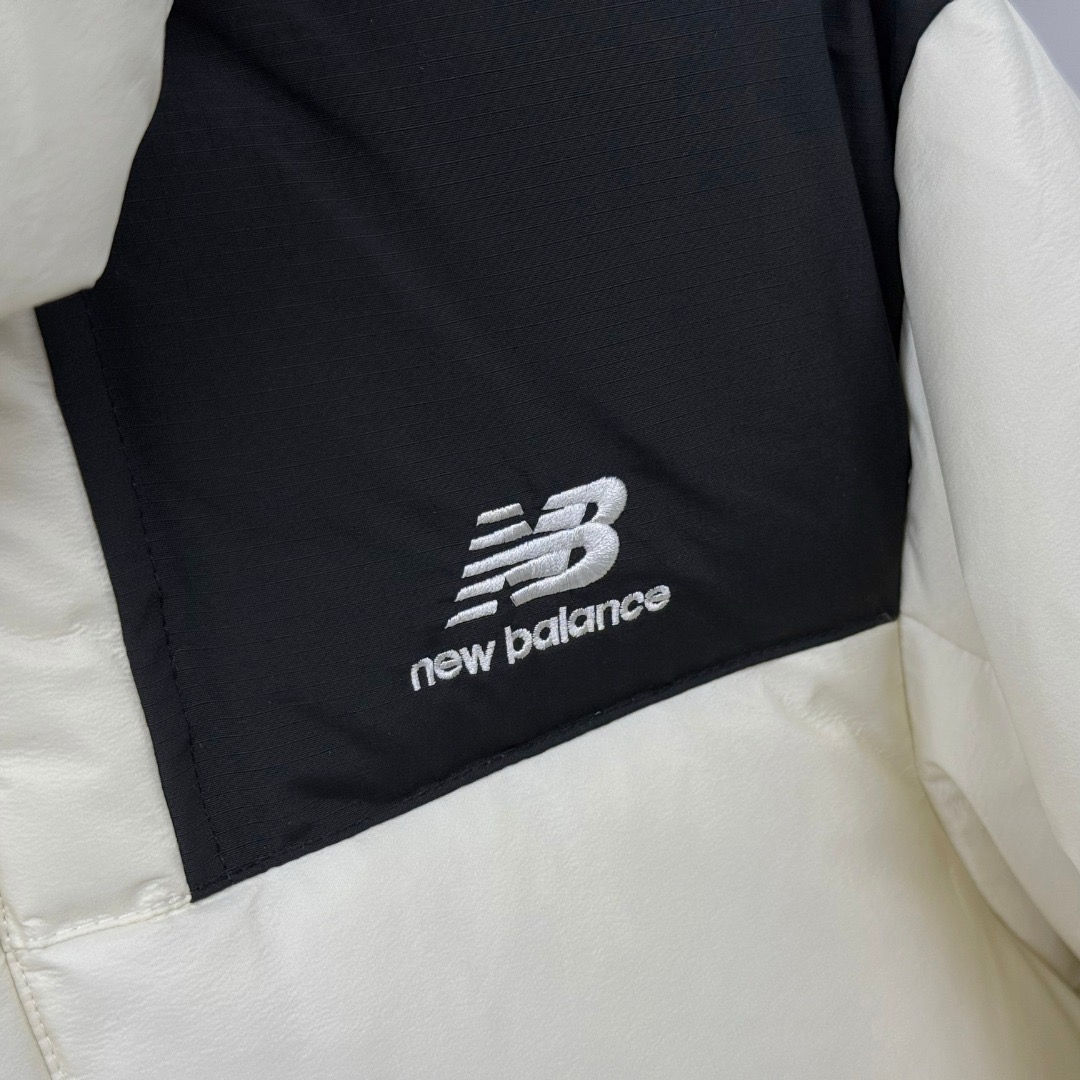 图片[6]-＃暖冬福利 New Balance新百伦NB羽绒服 联名羽绒服 带隐藏帽子,主推系列,原包装➕原吊牌 专柜原版，全部1.1定制，尼龙防泼水面料，双层内胆，不跑绒 320G起充绒量，整衣均采用Ykk的拉链（包括外口袋、内置口袋）。内置隐藏帽子、可防风防水、内置大口袋、方便携带随身物品、出行无忧、袖口下摆防风保暖设计、满满的细节 颜色：黑色 白色 尺码：XS-2XL-选品中心
