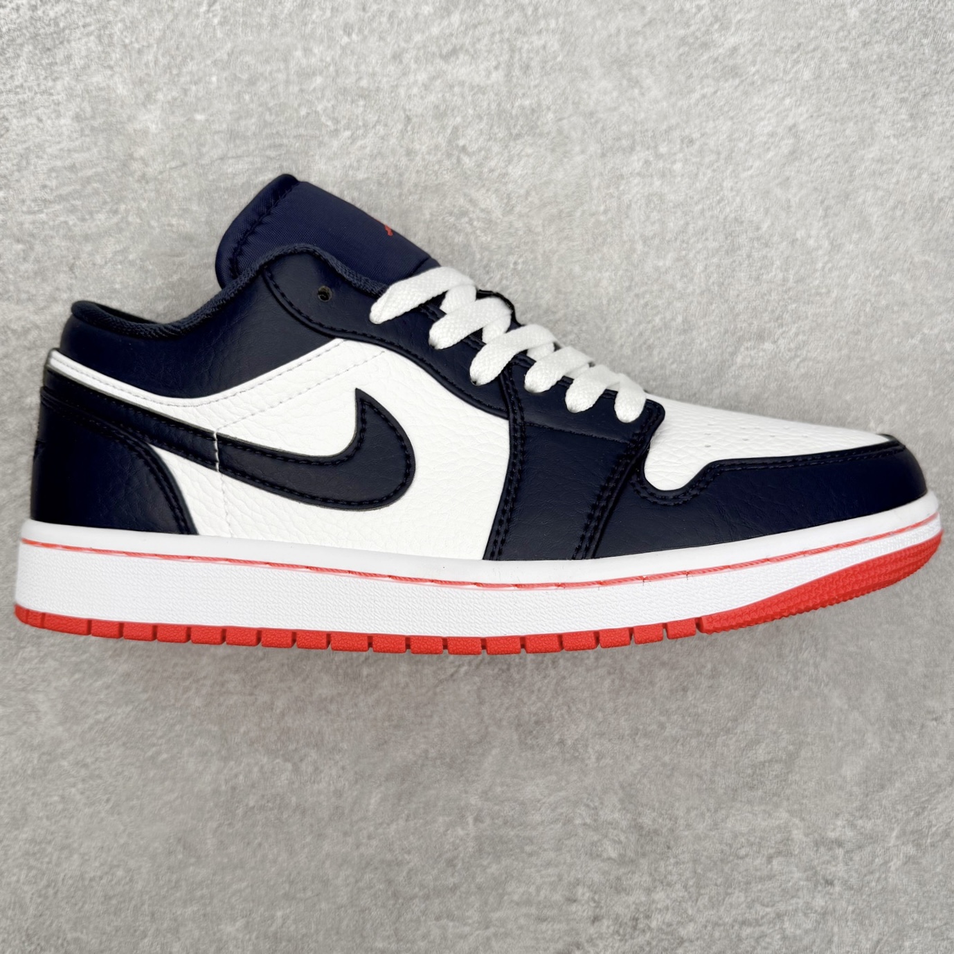 ＃小DT Air Jordan AJ1 Low 低帮系列 全新流水线出品 超强性价比 DT版本平替选择 市场第二梯队 全部原鞋开发 原楦原纸板开发 全鞋电脑针车 原厂内置全掌气垫 原盒内在原标 唯一Zp原版鞋带绑法 免检产品 全新2022版型 全头层皮料 完美零毛边处理 原厂配置全掌气垫 价格定位良心 几十个配色陆续出货 实拍调校N版已经零色差零失真 百分百还原实物色彩所见即所得 不存在货不对板色差等低级问题 选购参考实物拍摄 不混卖不参货 只用心做好货严格选品 承诺混一赔十 尺码：36 36.5 37.5 38 38.5 39 40 40.5 41 42 42.5 43 44 44.5 45 46-选品中心