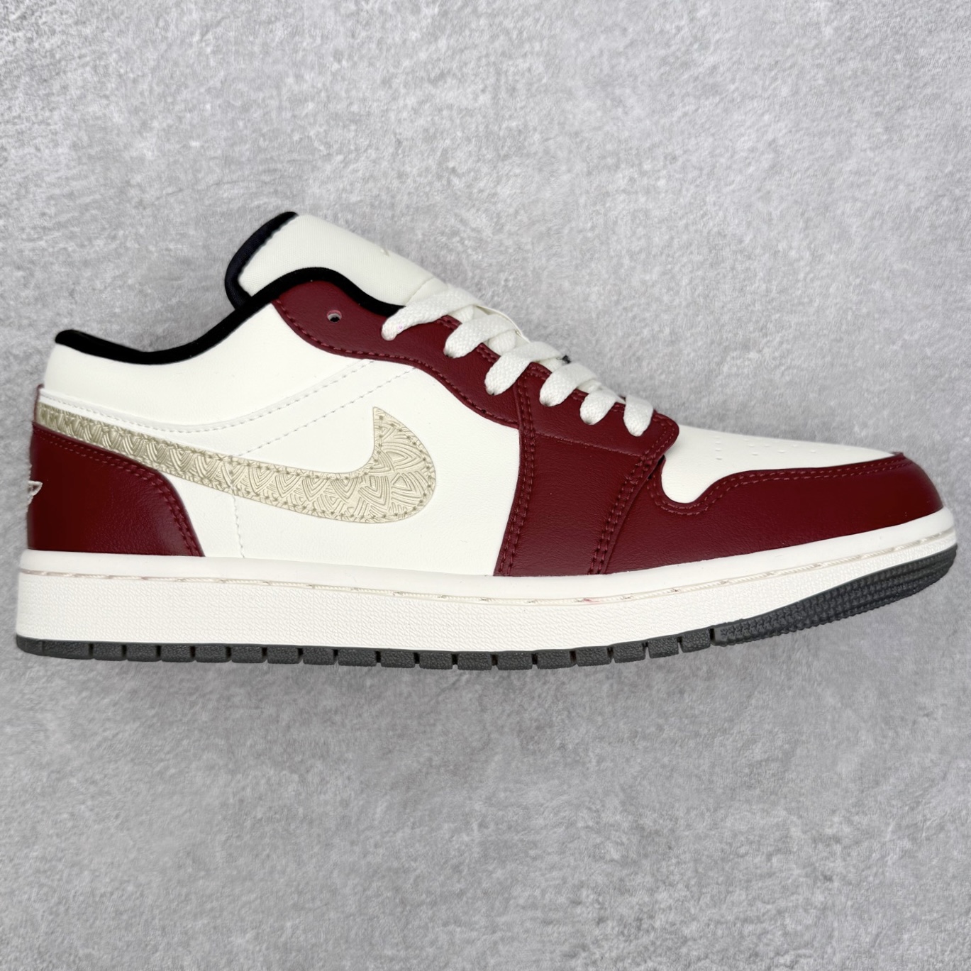 ＃小DT Air Jordan AJ1 Low 低帮系列 全新流水线出品 超强性价比 DT版本平替选择 市场第二梯队 全部原鞋开发 原楦原纸板开发 全鞋电脑针车 原厂内置全掌气垫 原盒内在原标 唯一Zp原版鞋带绑法 免检产品 全新2022版型 全头层皮料 完美零毛边处理 原厂配置全掌气垫 价格定位良心 几十个配色陆续出货 实拍调校N版已经零色差零失真 百分百还原实物色彩所见即所得 不存在货不对板色差等低级问题 选购参考实物拍摄 不混卖不参货 只用心做好货严格选品 承诺混一赔十 尺码：36 36.5 37.5 38 38.5 39 40 40.5 41 42 42.5 43 44 44.5 45 46-选品中心