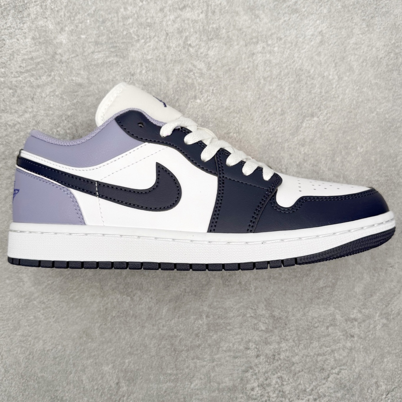 图片[3]-＃小DT Air Jordan AJ1 Low 低帮系列 全新流水线出品 超强性价比 DT版本平替选择 市场第二梯队 全部原鞋开发 原楦原纸板开发 全鞋电脑针车 原厂内置全掌气垫 原盒内在原标 唯一Zp原版鞋带绑法 免检产品 全新2022版型 全头层皮料 完美零毛边处理 原厂配置全掌气垫 价格定位良心 几十个配色陆续出货 实拍调校N版已经零色差零失真 百分百还原实物色彩所见即所得 不存在货不对板色差等低级问题 选购参考实物拍摄 不混卖不参货 只用心做好货严格选品 承诺混一赔十 尺码：36 36.5 37.5 38 38.5 39 40 40.5 41 42 42.5 43 44 44.5 45 46-选品中心