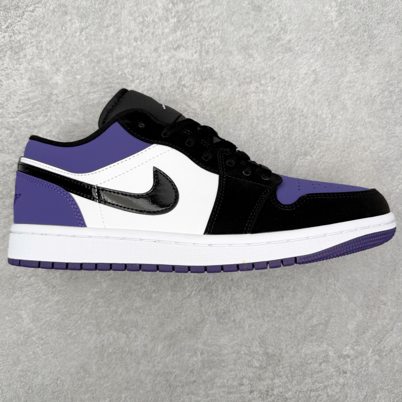 ＃小DT Air Jordan AJ1 Low 低帮系列 全新流水线出品 超强性价比 DT版本平替选择 市场第二梯队 全部原鞋开发 原楦原纸板开发 全鞋电脑针车 原厂内置全掌气垫 原盒内在原标 唯一Zp原版鞋带绑法 免检产品 全新2022版型 全头层皮料 完美零毛边处理 原厂配置全掌气垫 价格定位良心 几十个配色陆续出货 实拍调校N版已经零色差零失真 百分百还原实物色彩所见即所得 不存在货不对板色差等低级问题 选购参考实物拍摄 不混卖不参货 只用心做好货严格选品 承诺混一赔十 尺码：36 36.5 37.5 38 38.5 39 40 40.5 41 42 42.5 43 44 44.5 45 46-选品中心