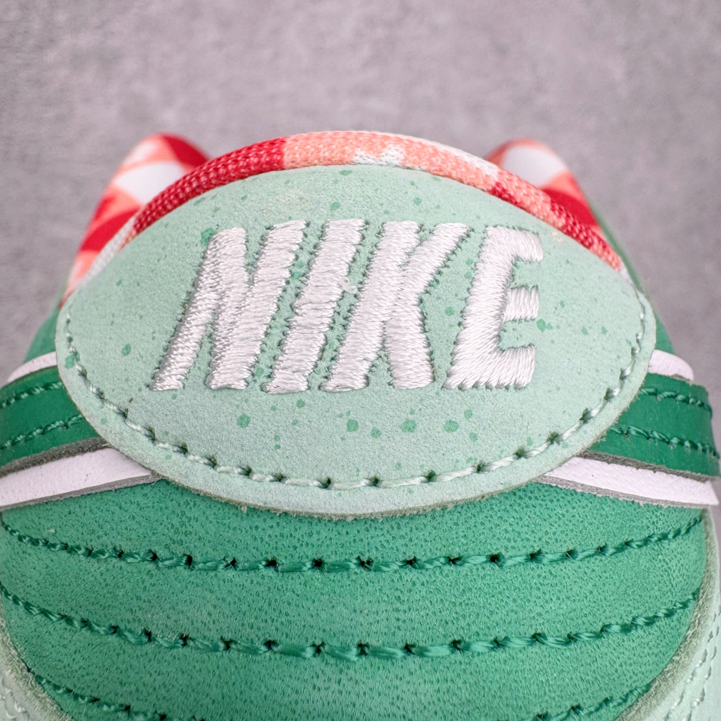图片[10]-＃纯原 Concepts x NK SB Dunk Low \\\”Green Lobster\\\” 联名绿龙虾 BV1310-303 独家原厂航空铝磨具打磨大底 鞋头坡度极致还原 原盒原配 圈内天花板工艺 原厂冲刀 超高清洁度 全鞋零毛边皮料切割 全套原楦原模倾力打造完美版型 采用原厂百宏鞋带以及原厂百宏织唛舌标 内标可供原厂几率过验 原厂中底布黄色点胶 原厂中底布拉帮走线遵循公司‼️尺码：35.5 36 36.5 37.5 38 38.5 39 40 40.5 41 42 42.5 43 44 44.5 45 46 47.5-选品中心