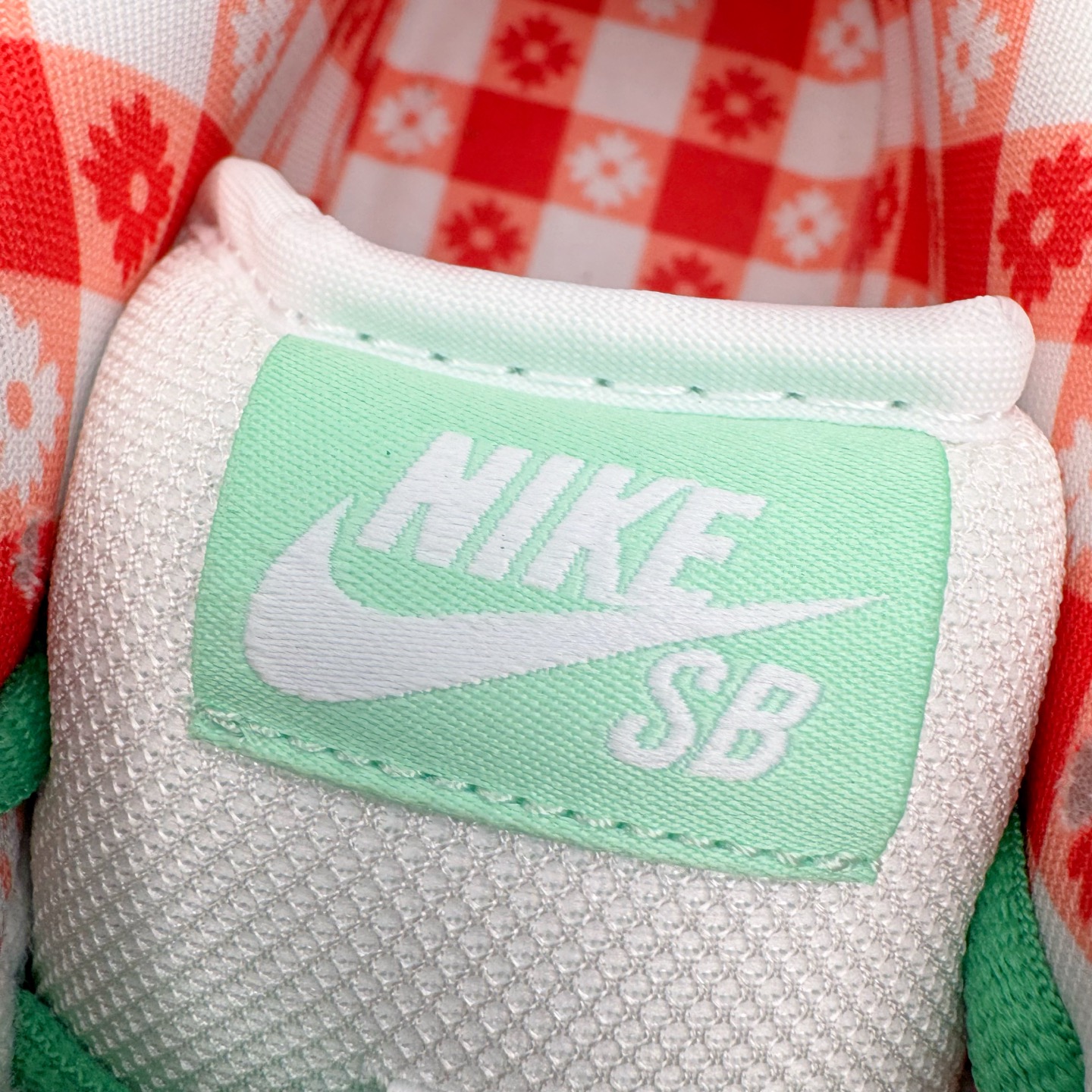 图片[17]-＃纯原 Concepts x NK SB Dunk Low \\\”Green Lobster\\\” 联名绿龙虾 BV1310-303 独家原厂航空铝磨具打磨大底 鞋头坡度极致还原 原盒原配 圈内天花板工艺 原厂冲刀 超高清洁度 全鞋零毛边皮料切割 全套原楦原模倾力打造完美版型 采用原厂百宏鞋带以及原厂百宏织唛舌标 内标可供原厂几率过验 原厂中底布黄色点胶 原厂中底布拉帮走线遵循公司‼️尺码：35.5 36 36.5 37.5 38 38.5 39 40 40.5 41 42 42.5 43 44 44.5 45 46 47.5-选品中心