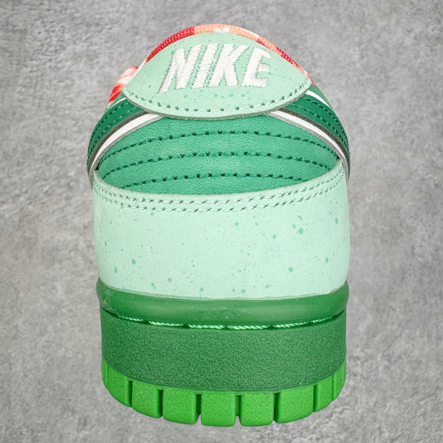 图片[8]-＃纯原 Concepts x NK SB Dunk Low \\\”Green Lobster\\\” 联名绿龙虾 BV1310-303 独家原厂航空铝磨具打磨大底 鞋头坡度极致还原 原盒原配 圈内天花板工艺 原厂冲刀 超高清洁度 全鞋零毛边皮料切割 全套原楦原模倾力打造完美版型 采用原厂百宏鞋带以及原厂百宏织唛舌标 内标可供原厂几率过验 原厂中底布黄色点胶 原厂中底布拉帮走线遵循公司‼️尺码：35.5 36 36.5 37.5 38 38.5 39 40 40.5 41 42 42.5 43 44 44.5 45 46 47.5-选品中心