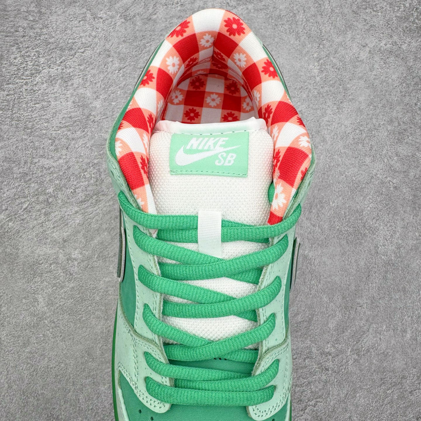 图片[5]-＃纯原 Concepts x NK SB Dunk Low \\\”Green Lobster\\\” 联名绿龙虾 BV1310-303 独家原厂航空铝磨具打磨大底 鞋头坡度极致还原 原盒原配 圈内天花板工艺 原厂冲刀 超高清洁度 全鞋零毛边皮料切割 全套原楦原模倾力打造完美版型 采用原厂百宏鞋带以及原厂百宏织唛舌标 内标可供原厂几率过验 原厂中底布黄色点胶 原厂中底布拉帮走线遵循公司‼️尺码：35.5 36 36.5 37.5 38 38.5 39 40 40.5 41 42 42.5 43 44 44.5 45 46 47.5-选品中心