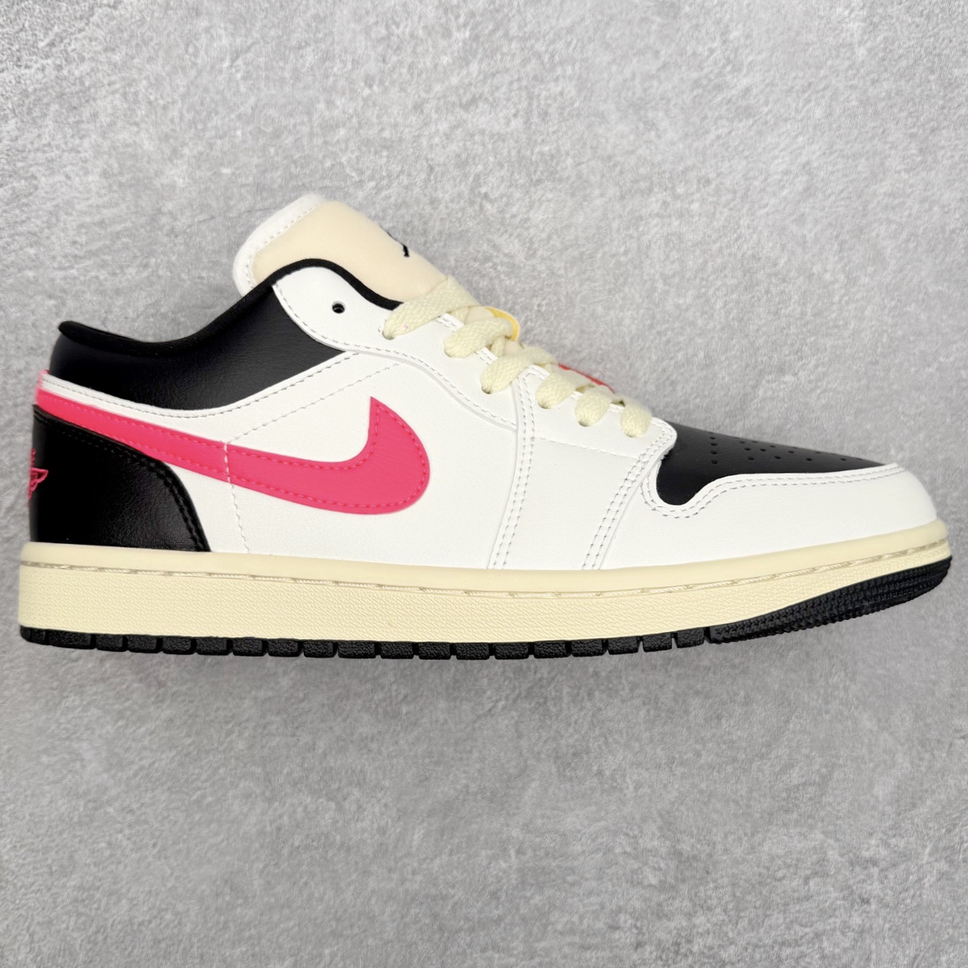 ＃小DT Air Jordan AJ1 Low OG 低帮系列 全新流水线出品 超强性价比 DT版本平替选择 市场第二梯队 全部原鞋开发 原楦原纸板开发 全鞋电脑针车 原厂内置全掌气垫 原盒内在原标 唯一Zp原版鞋带绑法 免检产品 全新2022版型 全头层皮料 完美零毛边处理 原厂配置全掌气垫 价格定位良心 几十个配色陆续出货 实拍调校N版已经零色差零失真 百分百还原实物色彩所见即所得 不存在货不对板色差等低级问题 选购参考实物拍摄 不混卖不参货 只用心做好货严格选品 承诺混一赔十 尺码：36 36.5 37.5 38 38.5 39 40 40.5 41 42 42.5 43 44 44.5 45 46-选品中心